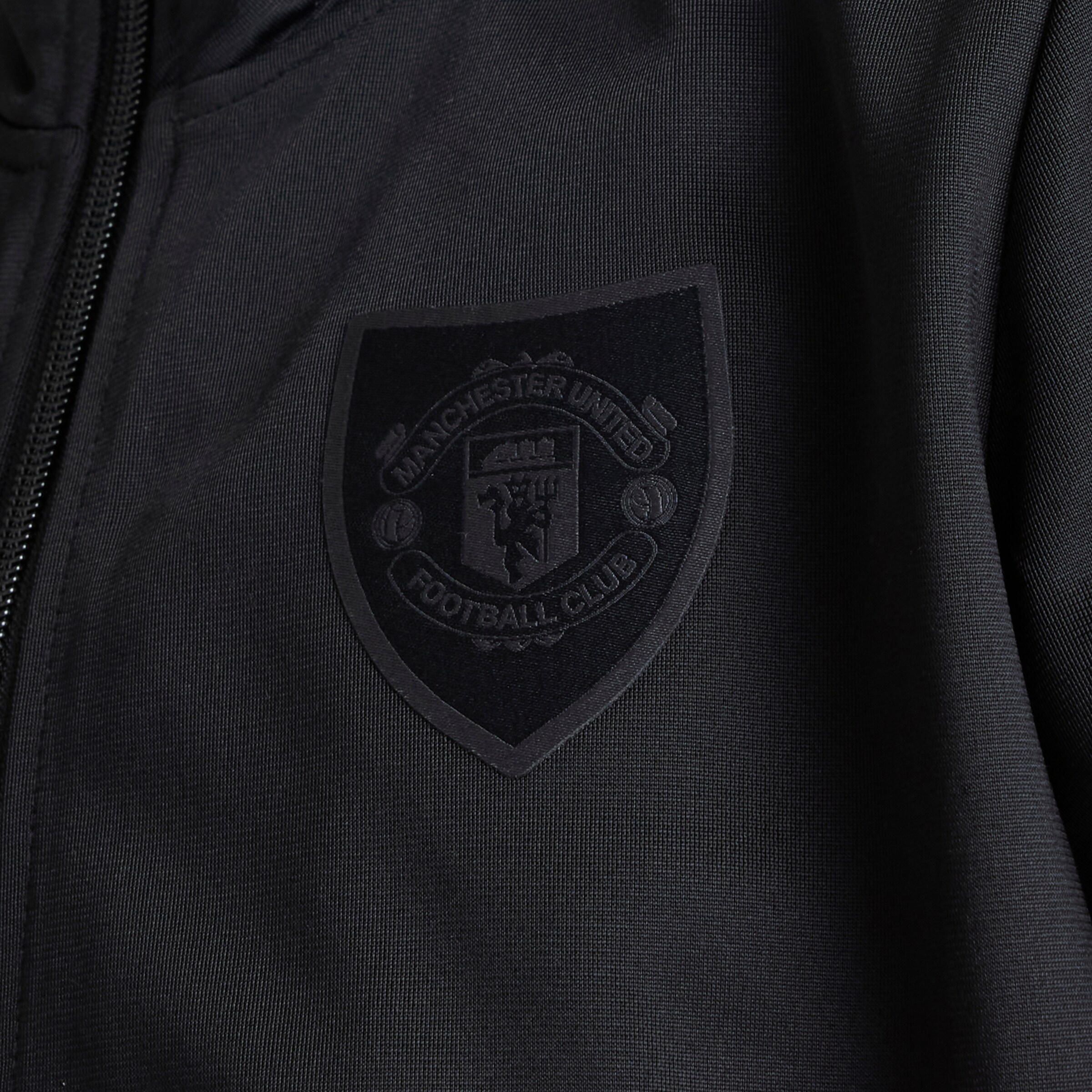 Manchester United Kids Blackout Full-Zip Track Jacket Black Negro Detalle [4-5]