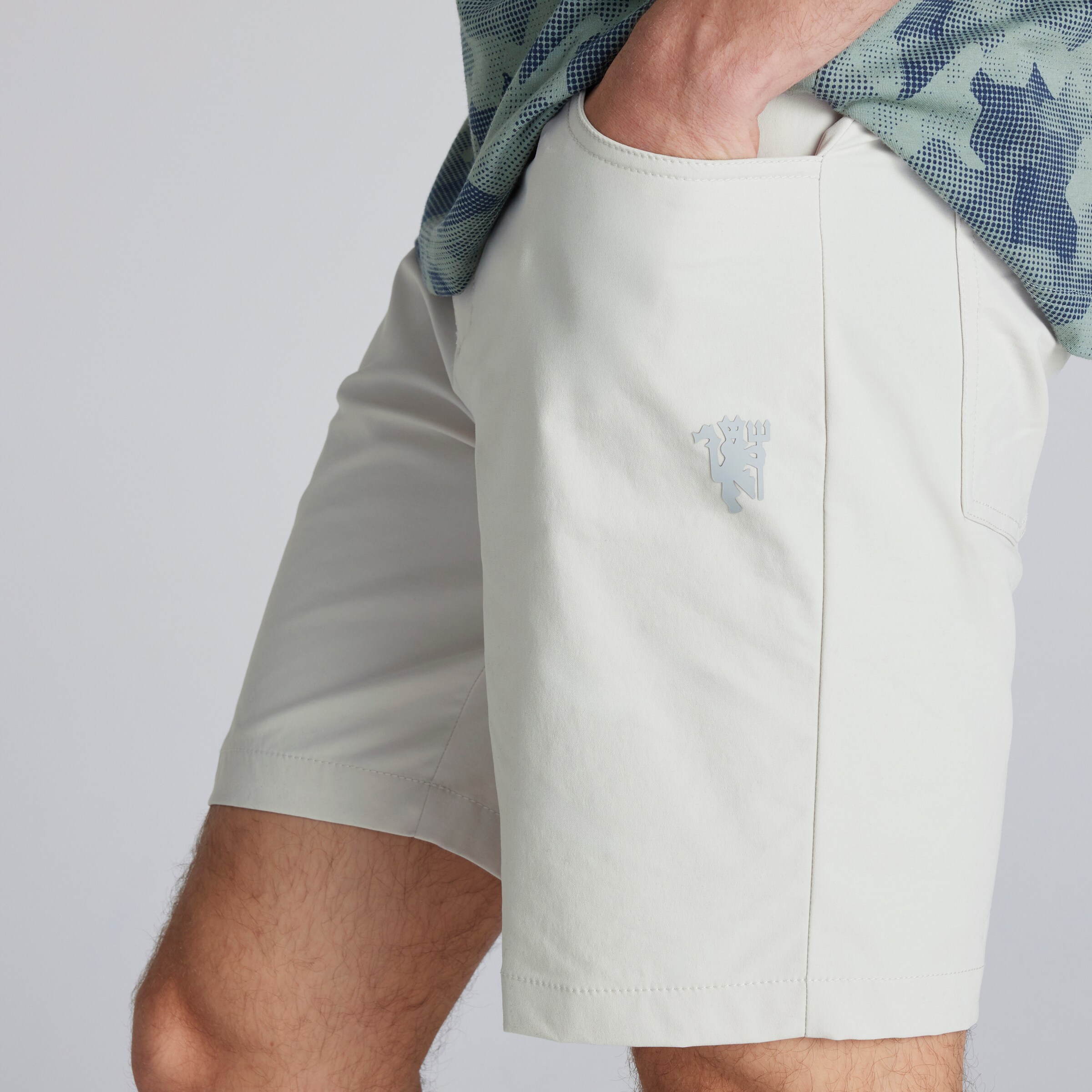 Manchester United x adidas Golf Ultimate365 5-Pocket Golf Shorts Cream Beige Detail [5-5]