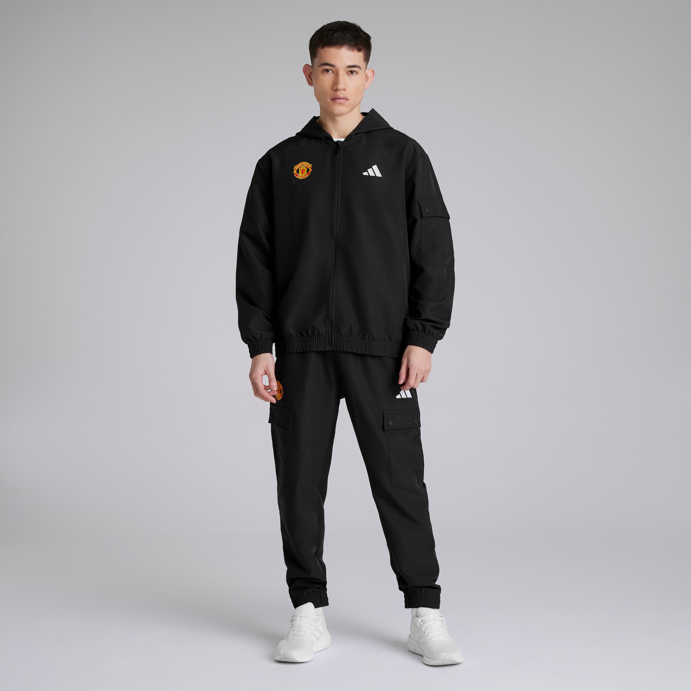 adidas Manchester United セットアップ ナイロン上下 黒 Buy Manchester United x adidas Essentials Woven Cargo