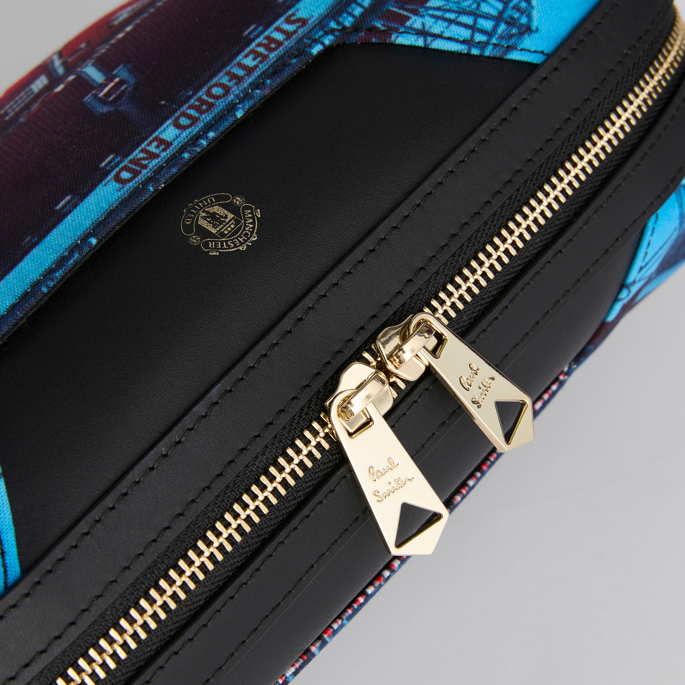 Manchester United x Paul Smith Stretford Print Washbag Multi Multicolore Détail [3-4]