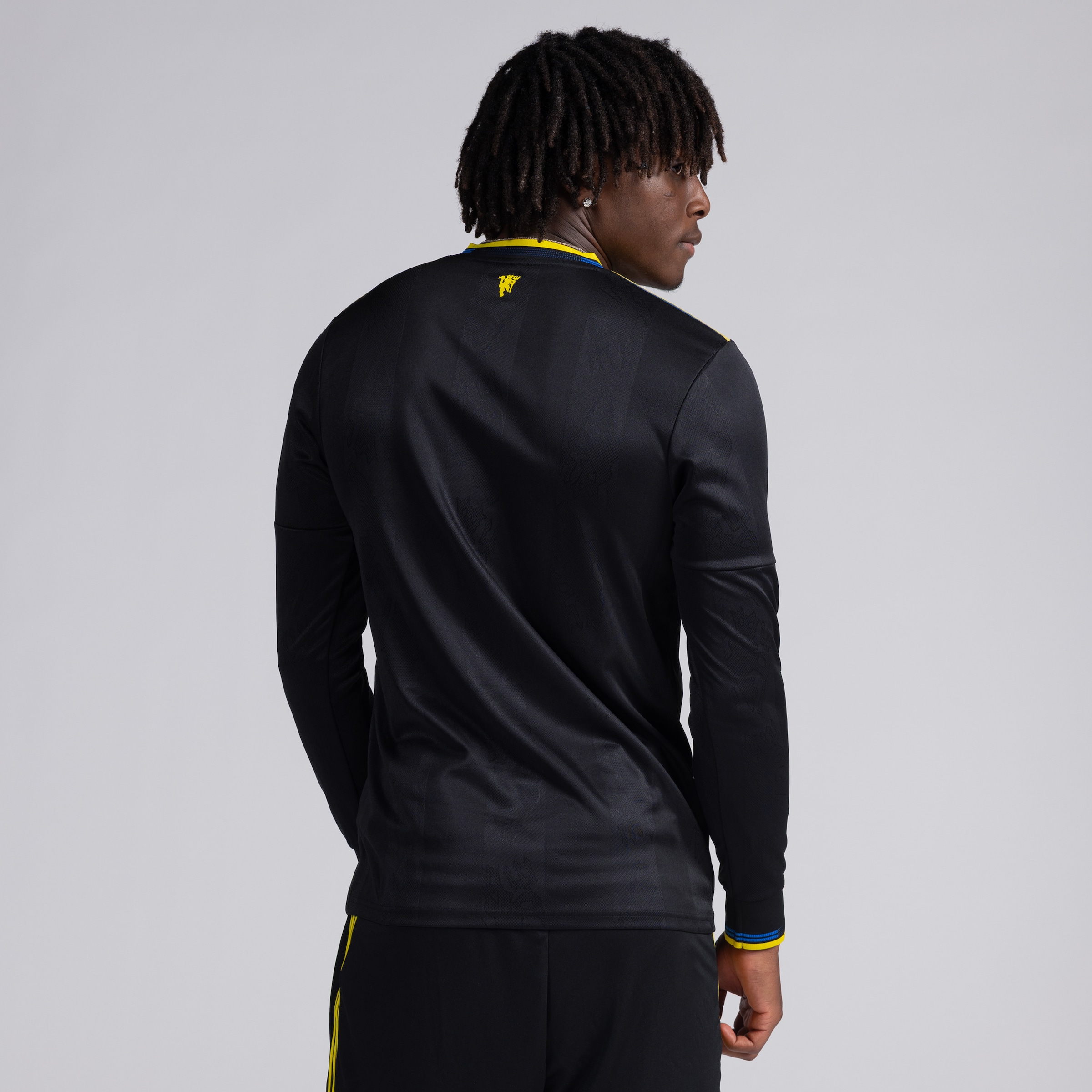 Manchester United 25/26 Long Sleeve Third Authentic Jersey Black Detail [2-5]