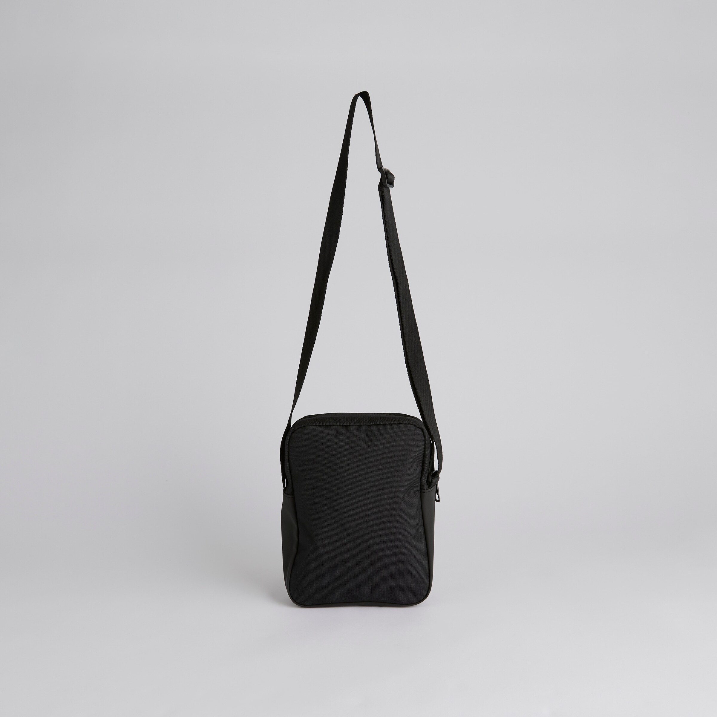 Manchester United x adidas Essentials Organiser Black Black Detail [2-4]