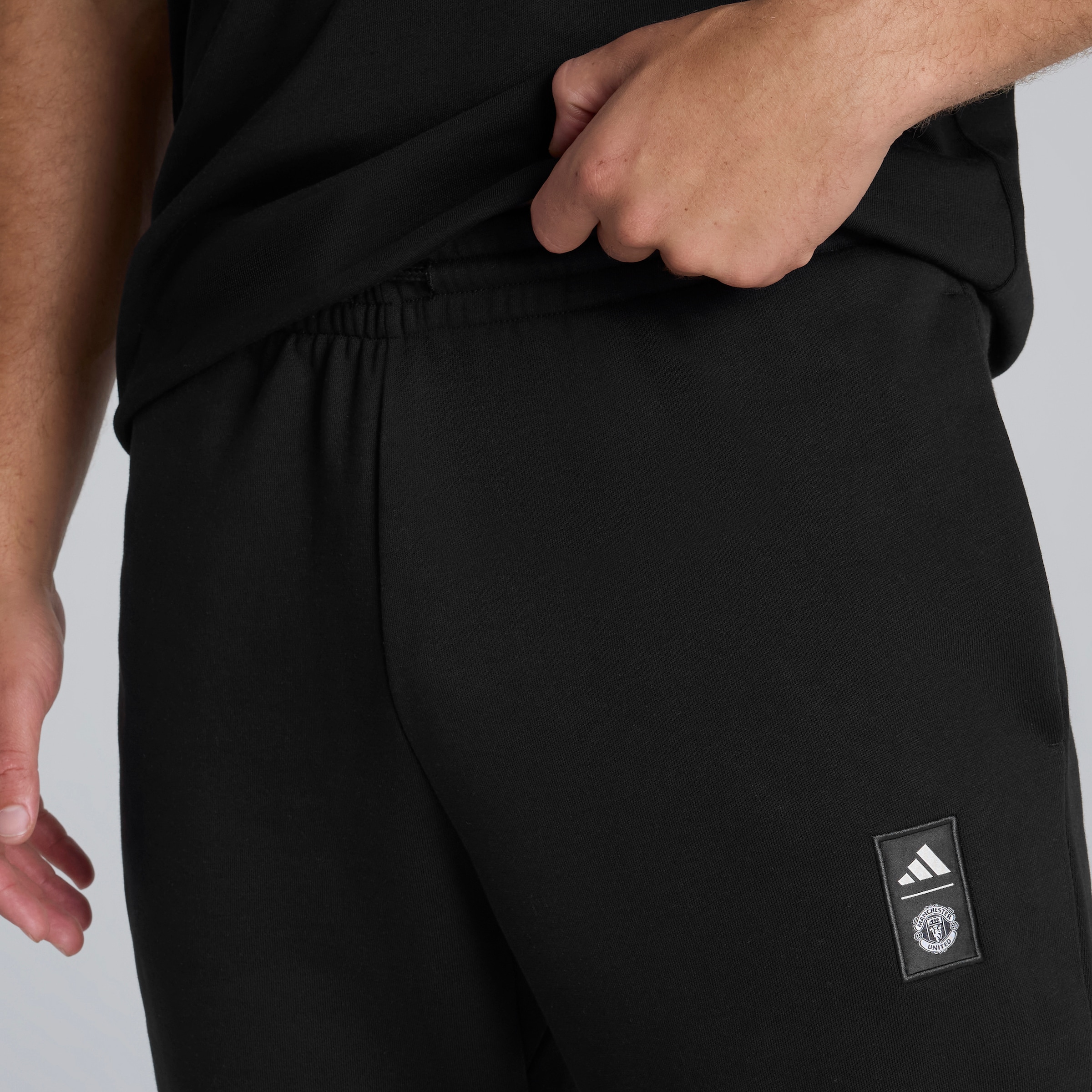 Manchester United x adidas Seasonal Pant Black Noir Détail [6-6]