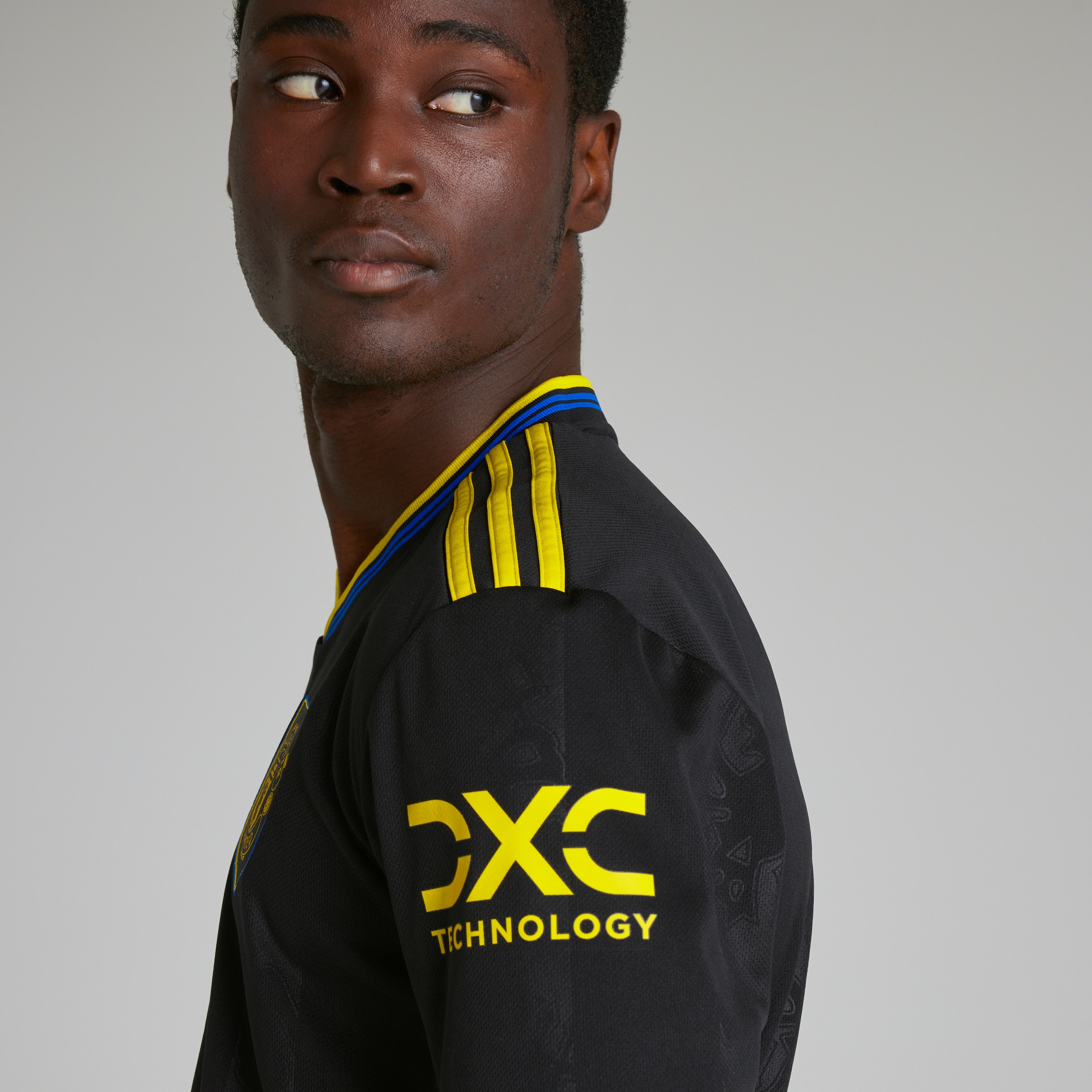 Buy Manchester United 25/26 Third Jersey with Fernandes 8