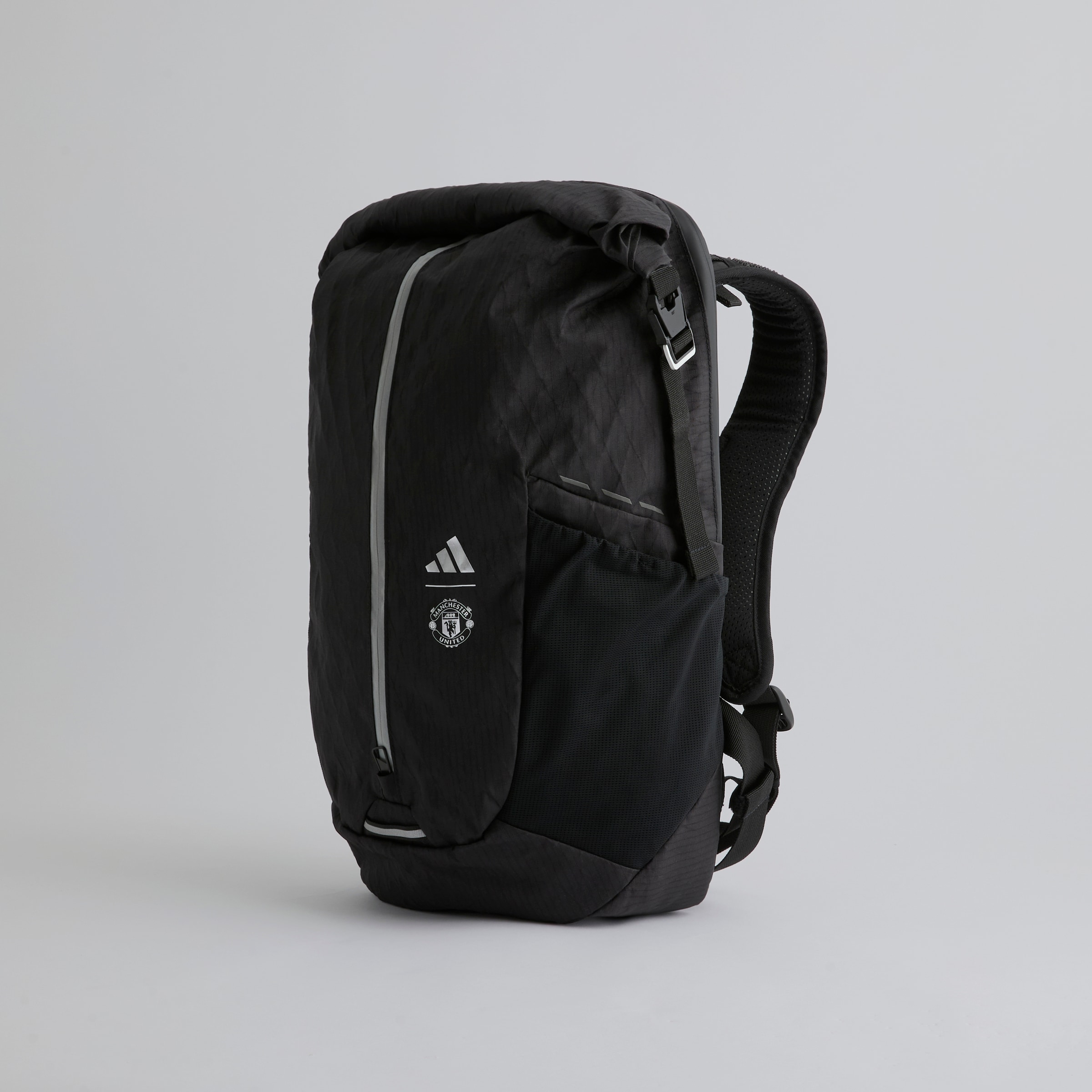 Manchester United x adidas Roll Top Backpack Black 黑色 细节 [2-6]