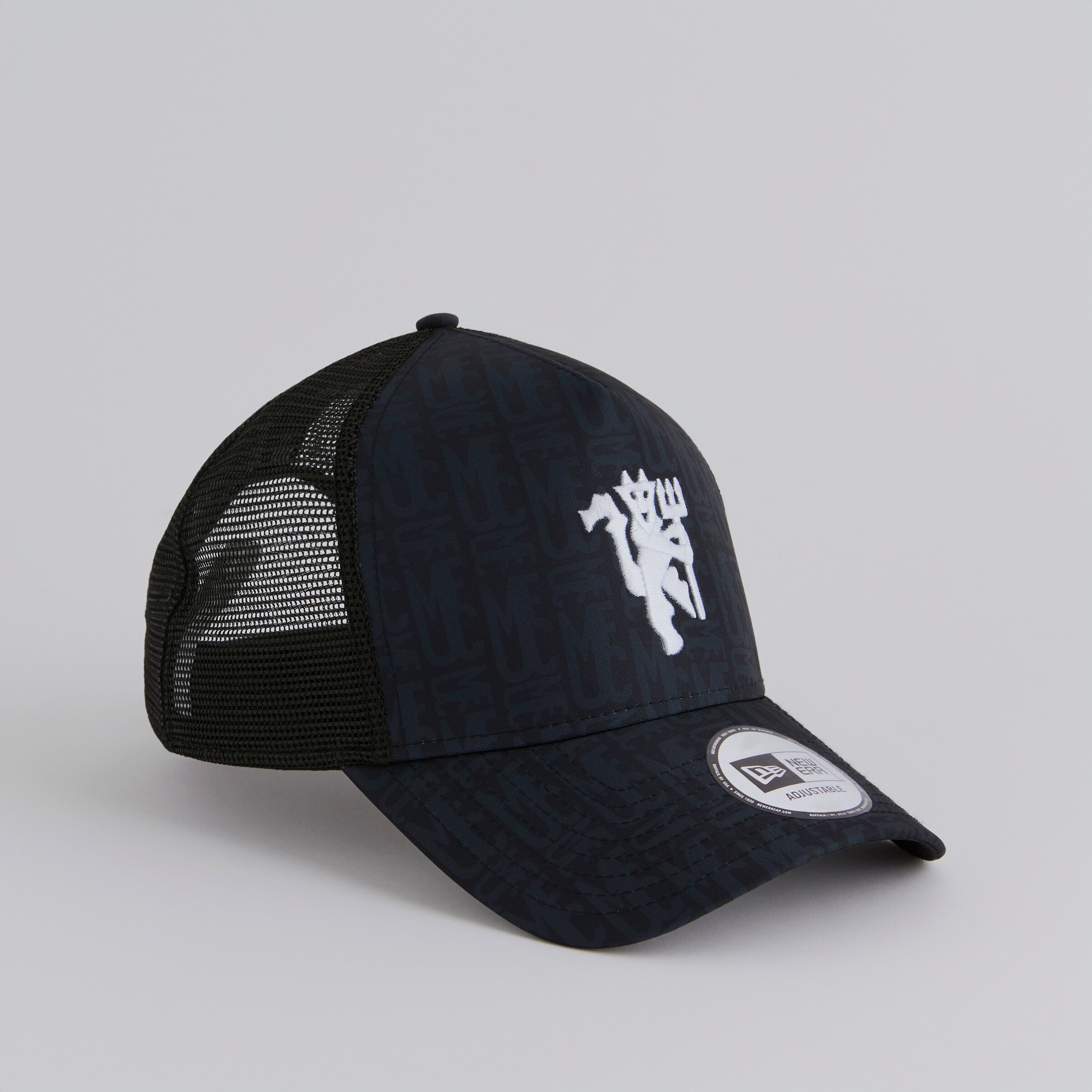 Manchester United x New Era All Over Print Trucker Cap Black Black Detail [2-5]