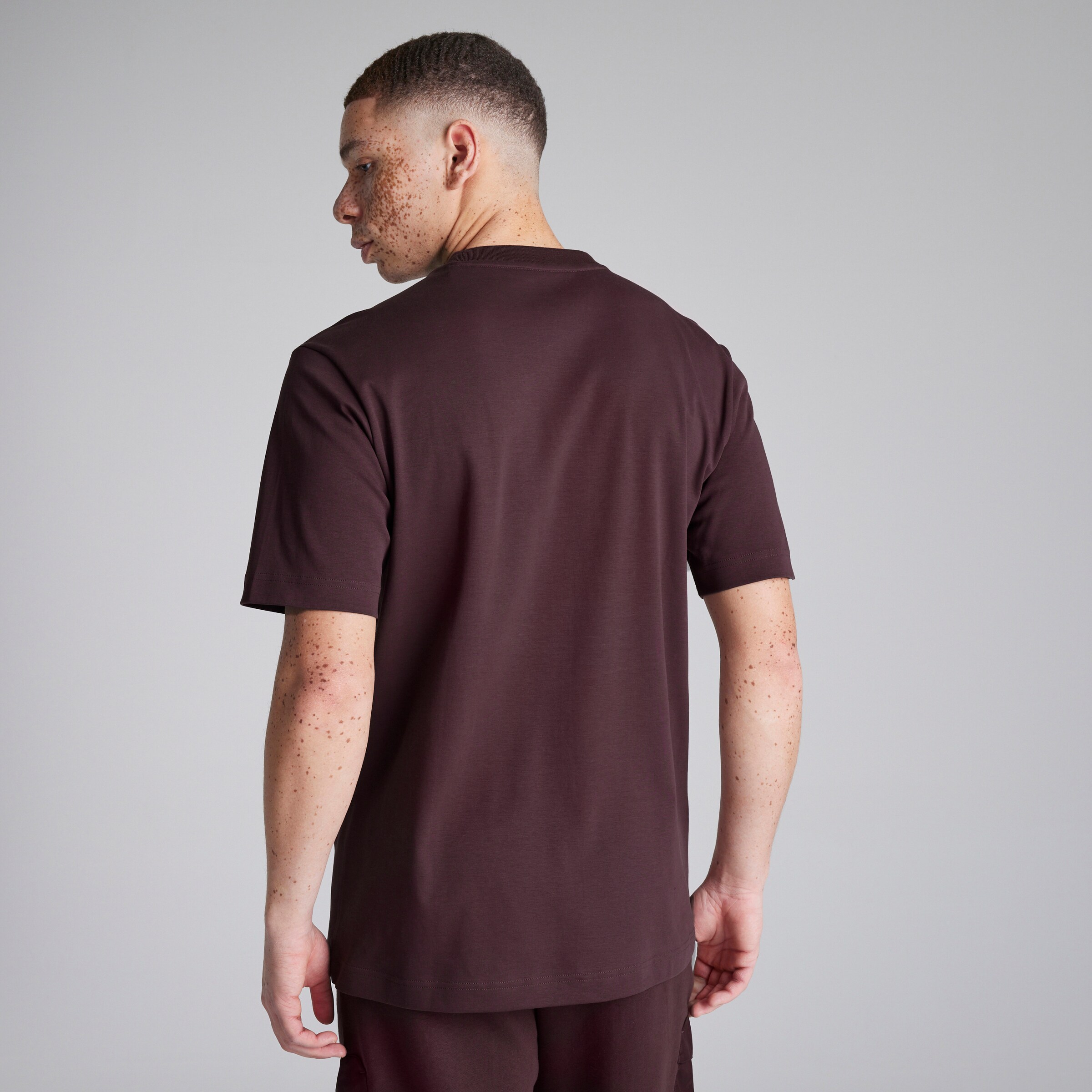 Manchester United x adidas City Escape T-Shirt Red Red Detail [2-5]