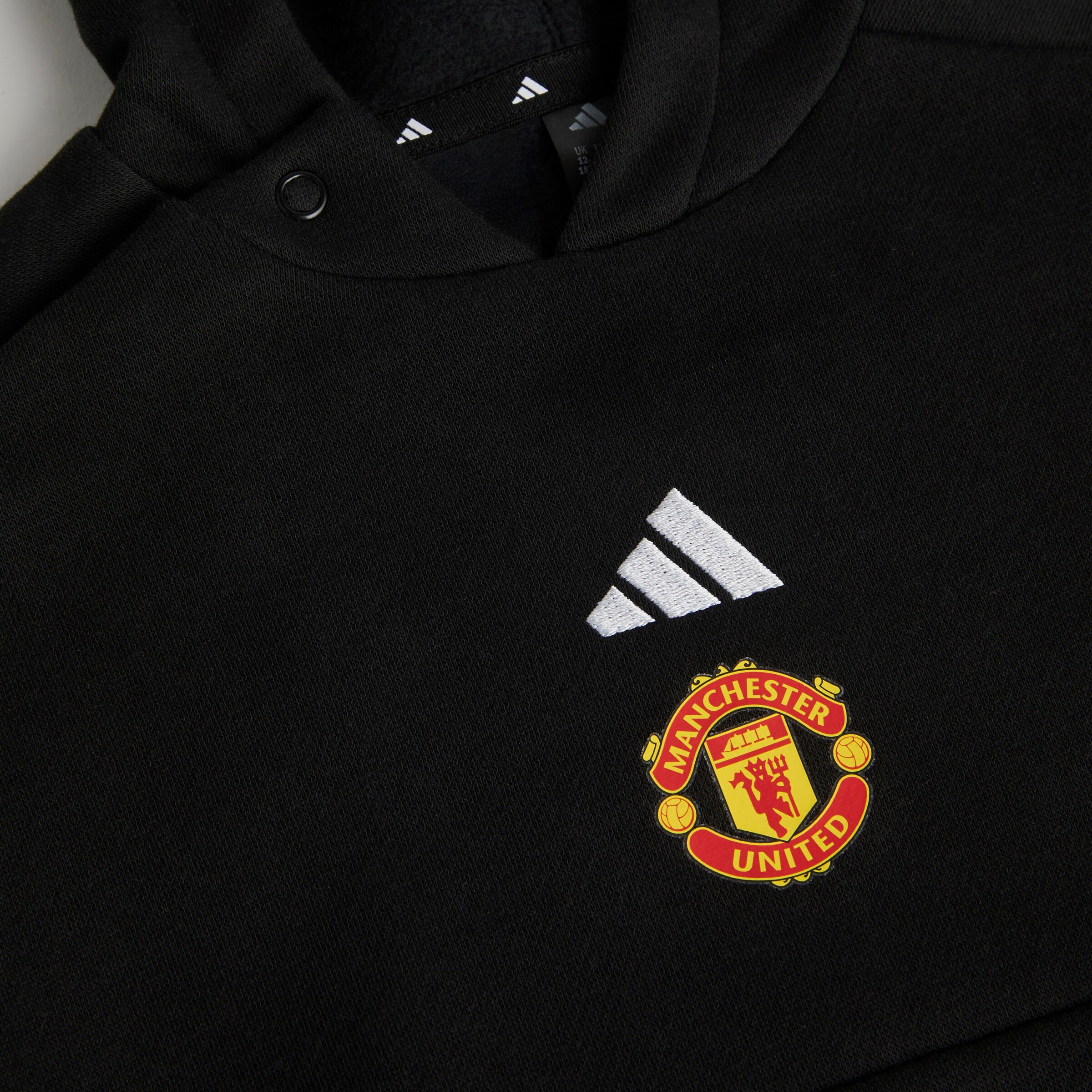 Manchester United x adidas Infant Essentials Hooded Jogger Set Black Noir Détail [3-4]