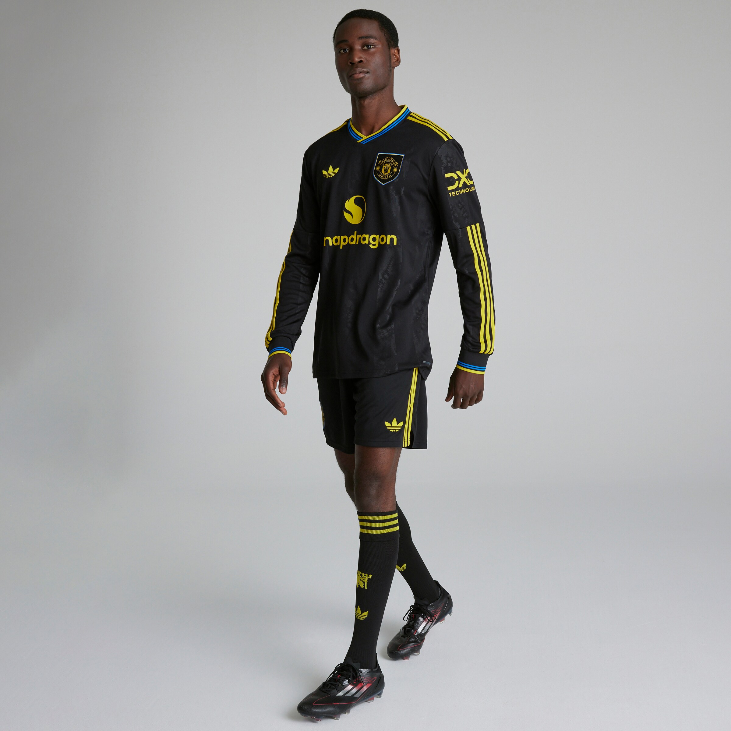 Manchester United 25/26 Third Shorts Noir Détail [3-8]