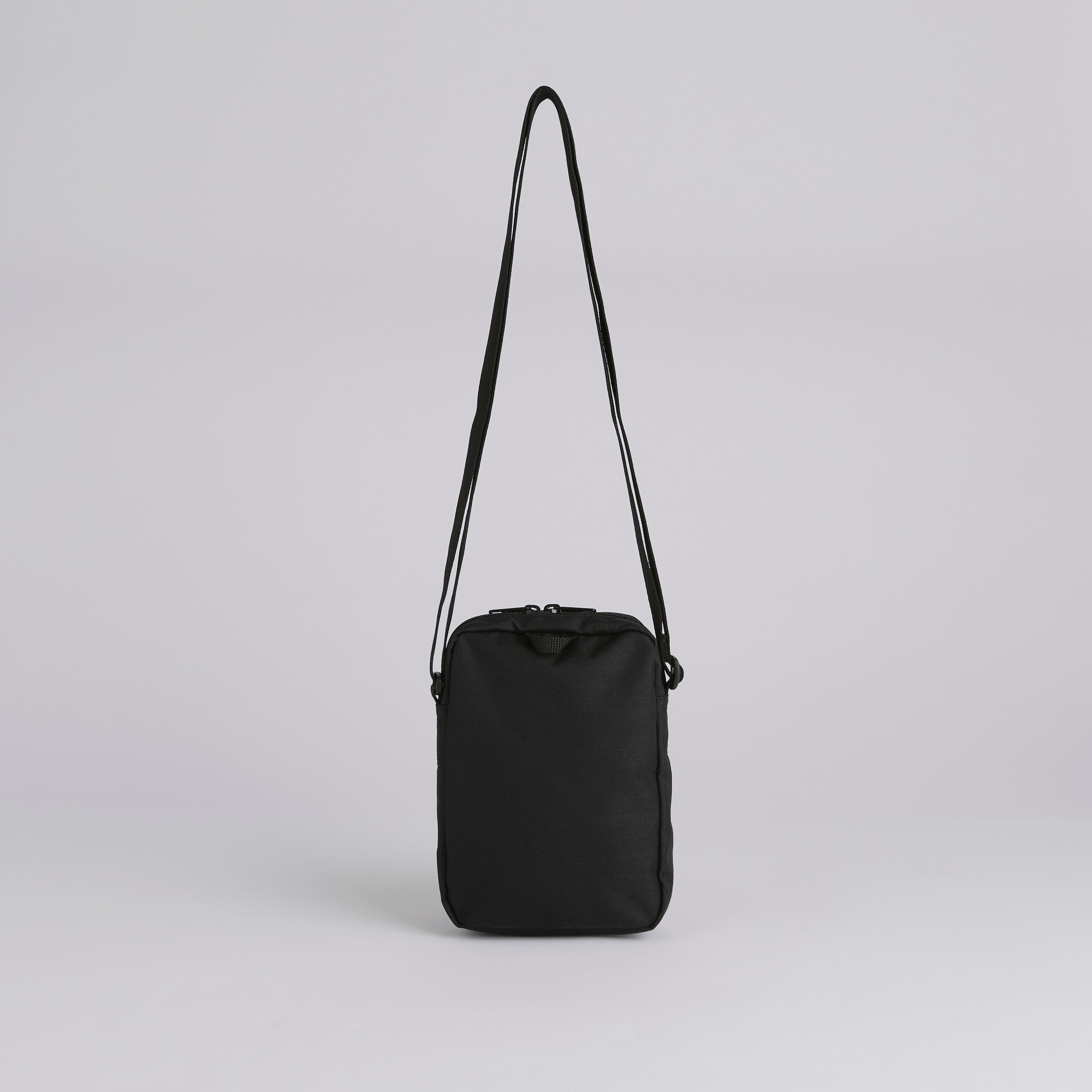 Manchester United x adidas Essentials Linear Organiser Black Black Detail [2-4]