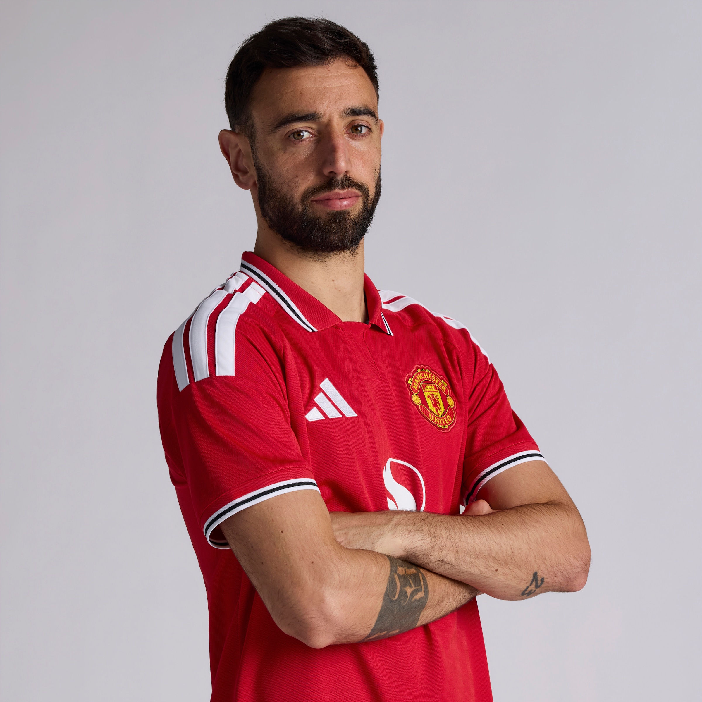 Manchester United 26/27 Home Jersey with Fernandes 8 EPL Printing & Badge Rouge Détail [4-4]