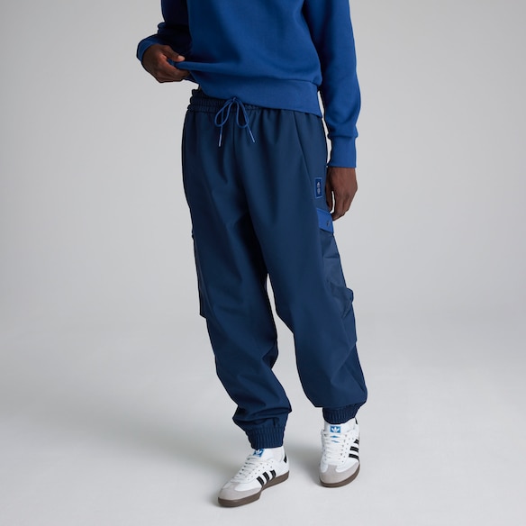 Manchester United x adidas Mens SZN Cargo Tracksuit Bottoms Blue Blau