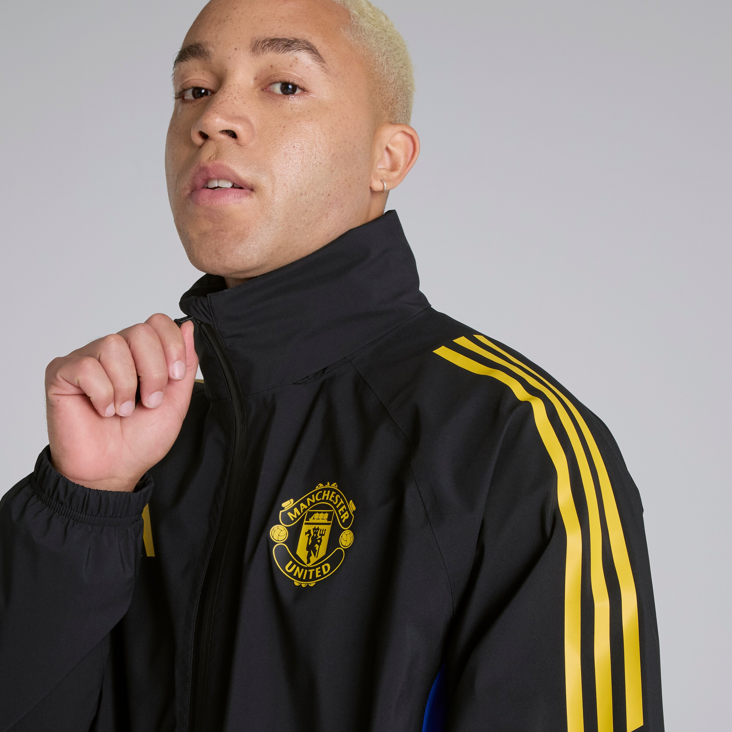 Manchester United Tiro 25 Competition Rain Jacket Black Detail [5-6]