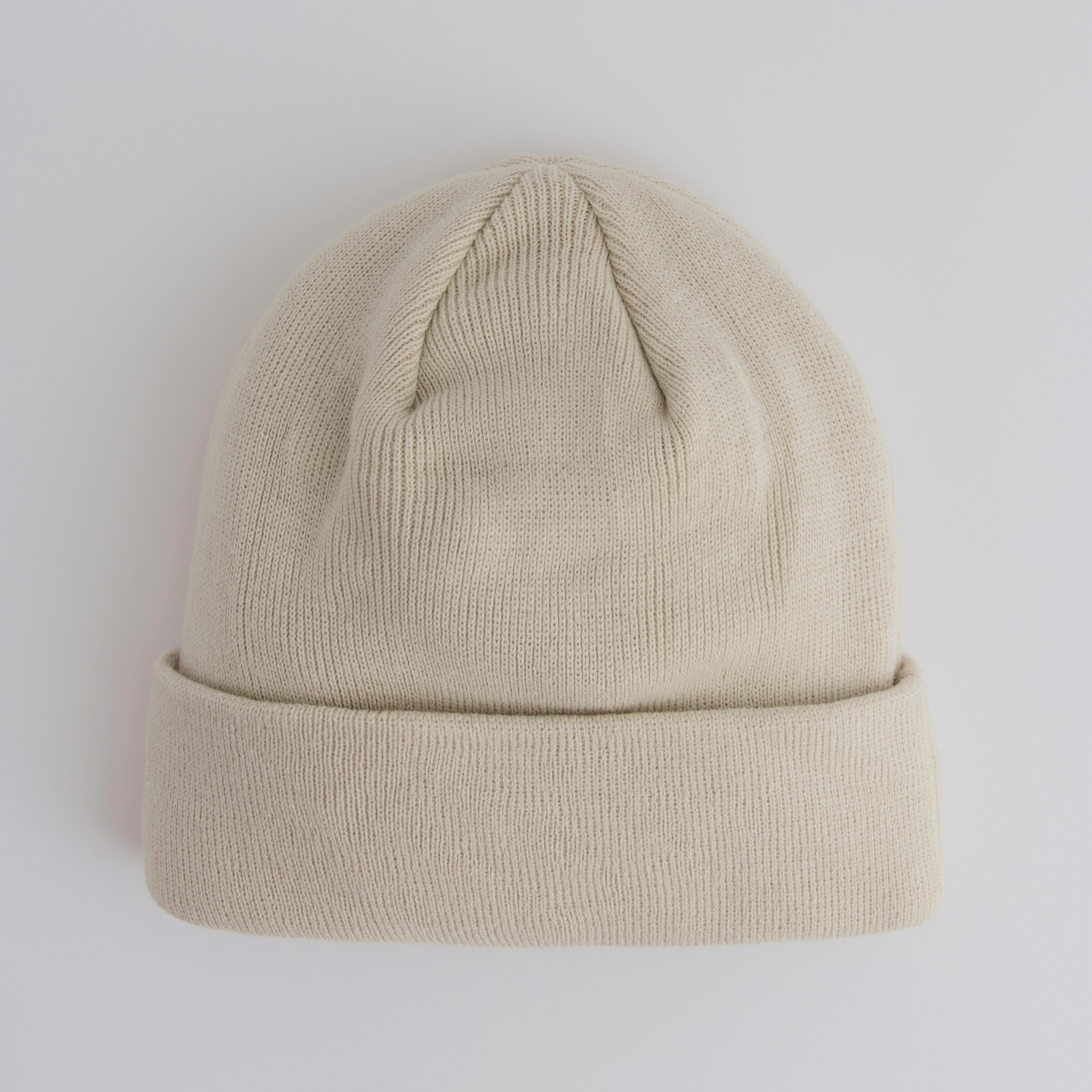 Manchester United x New Era Tonal Devil Cuff Beanie Stone Detail [2-4]