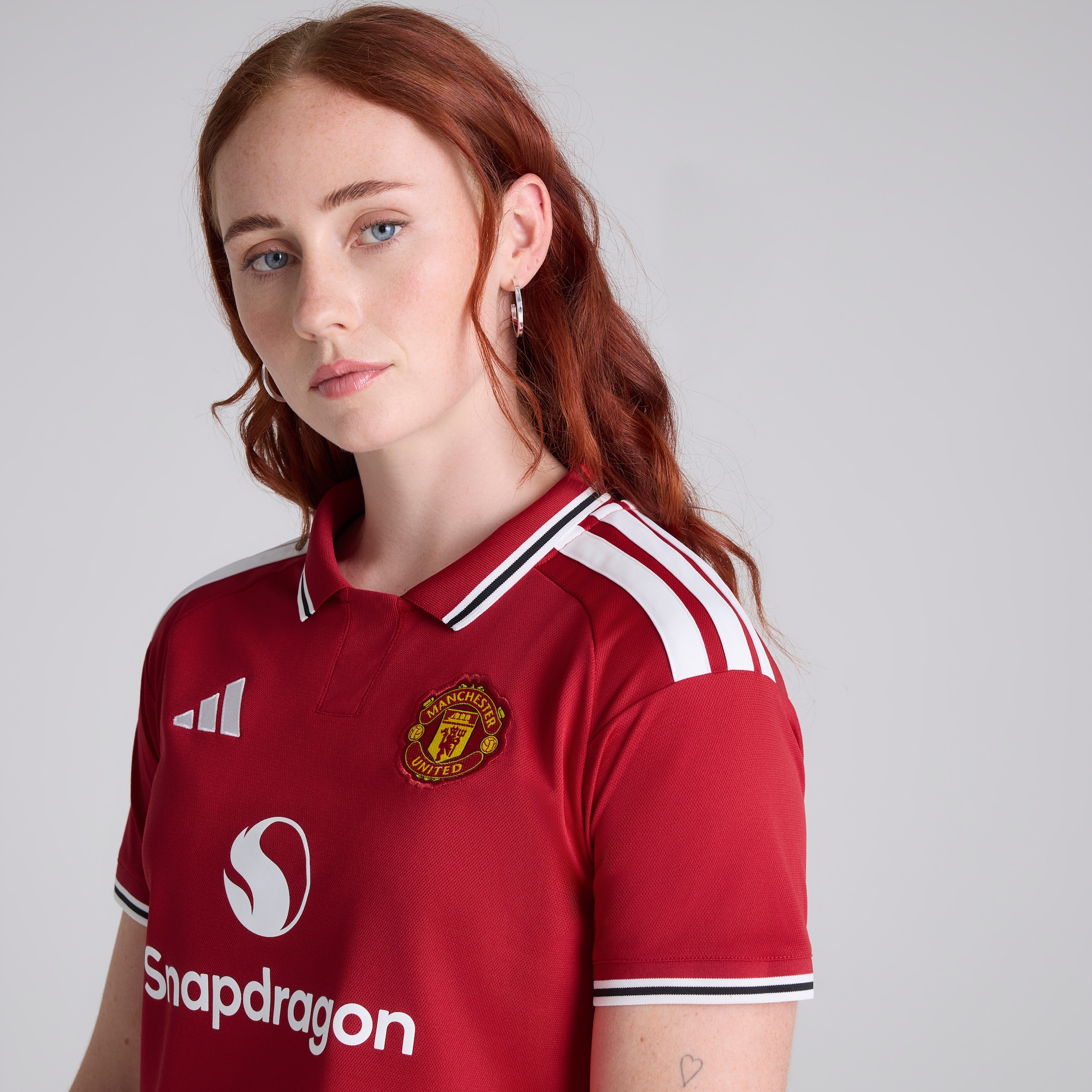 Manchester United Womens 26/27 Home Cropped Jersey 红色 细节 [4-5]