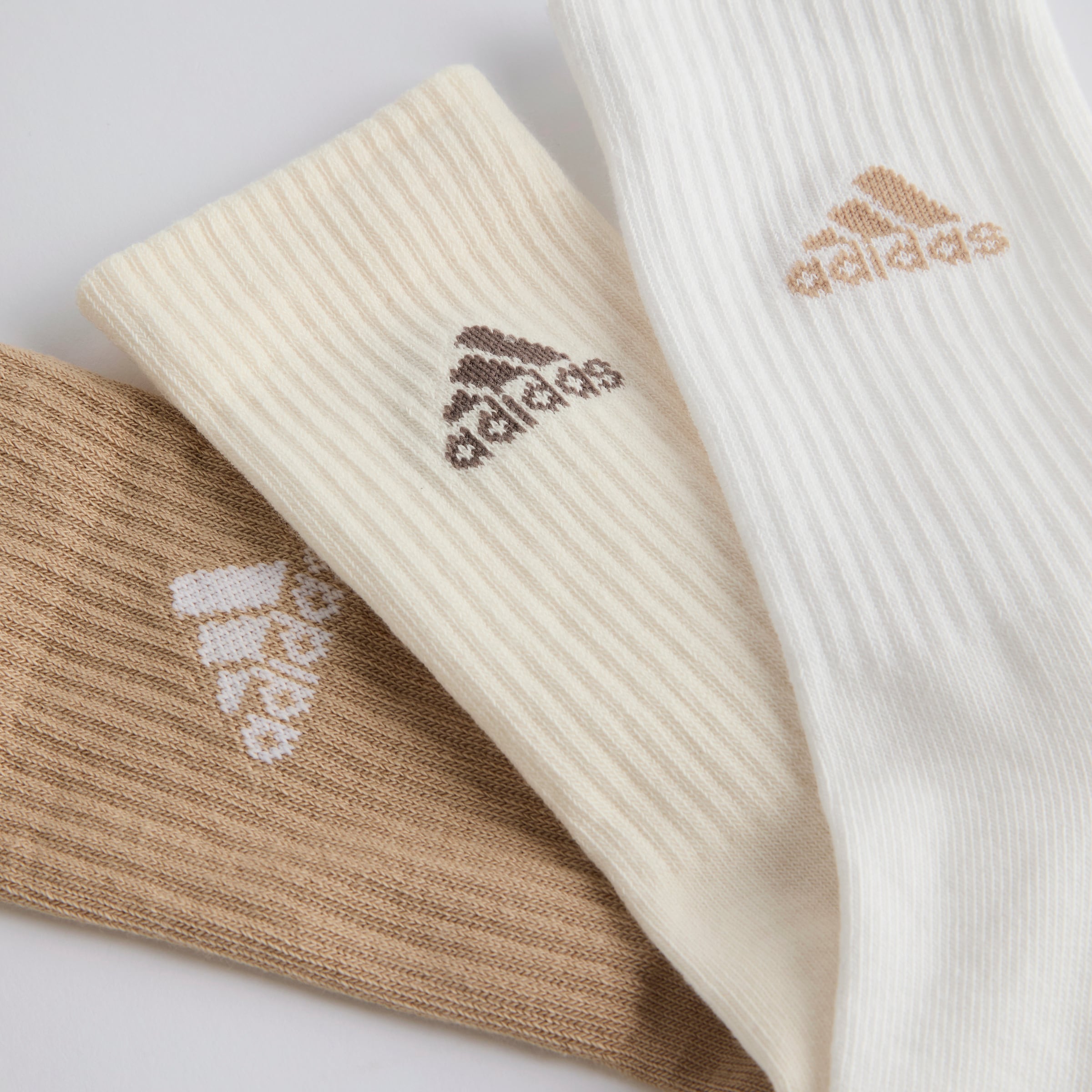 Manchester United x adidas Essentials Cushioned Crew Socks 3 Pack White/Beige/Brown Multi Detail [3-4]
