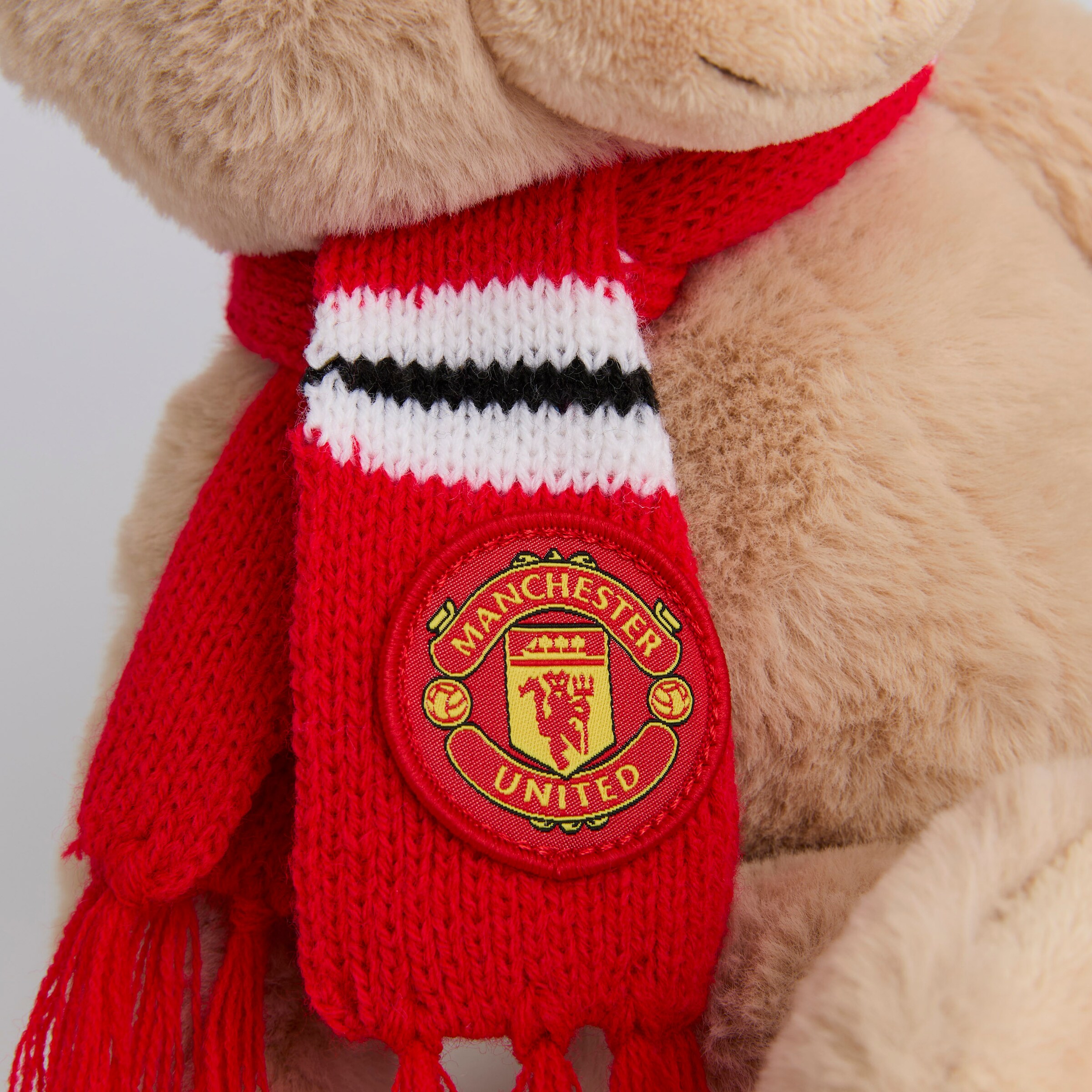 购买 Manchester United Bar Scarf Bear Plush Manchester United 商店