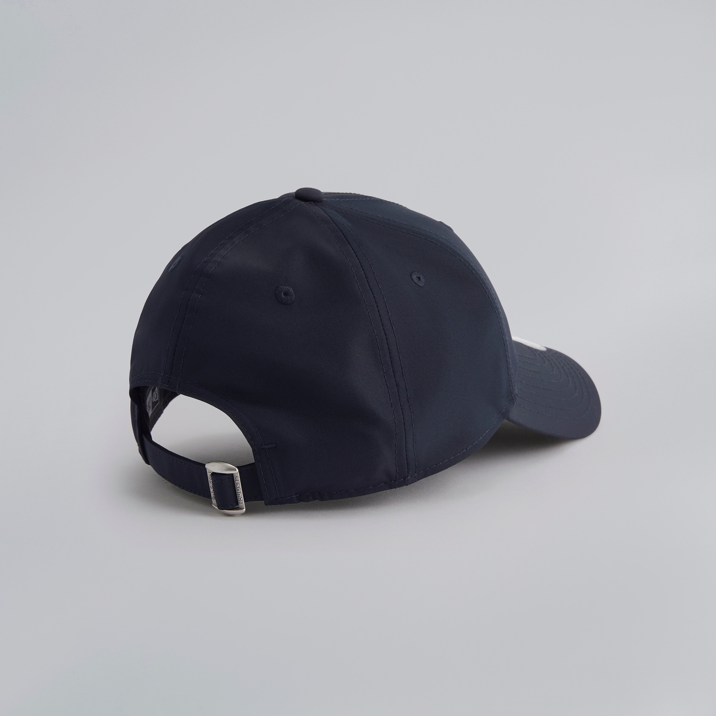 Manchester United x New Era 9Forty Gold Devil Cap Navy Navy blue Detail [4-5]