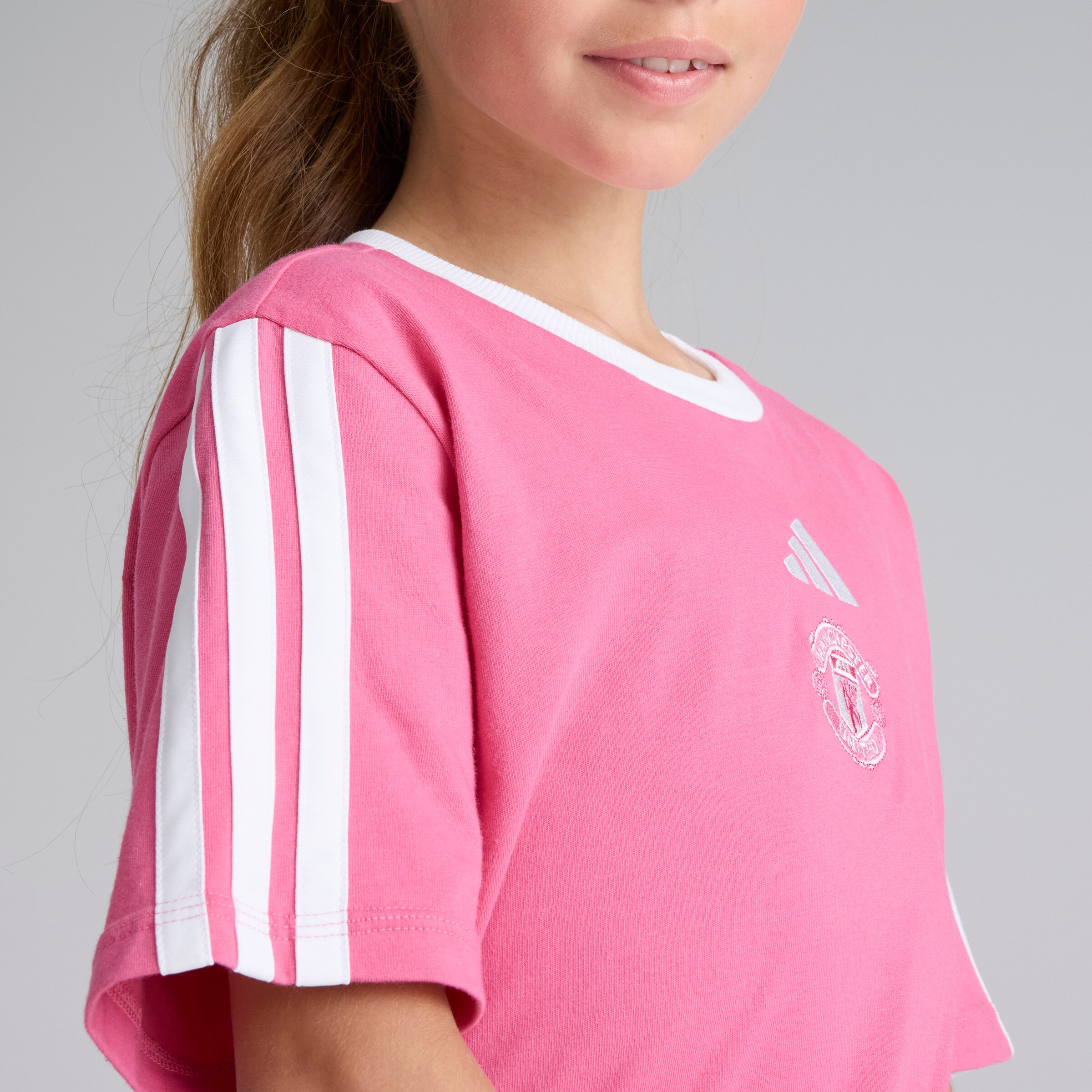 Manchester United x adidas Kids Essentials T-Shirt Pink Pink Detail [5-5]