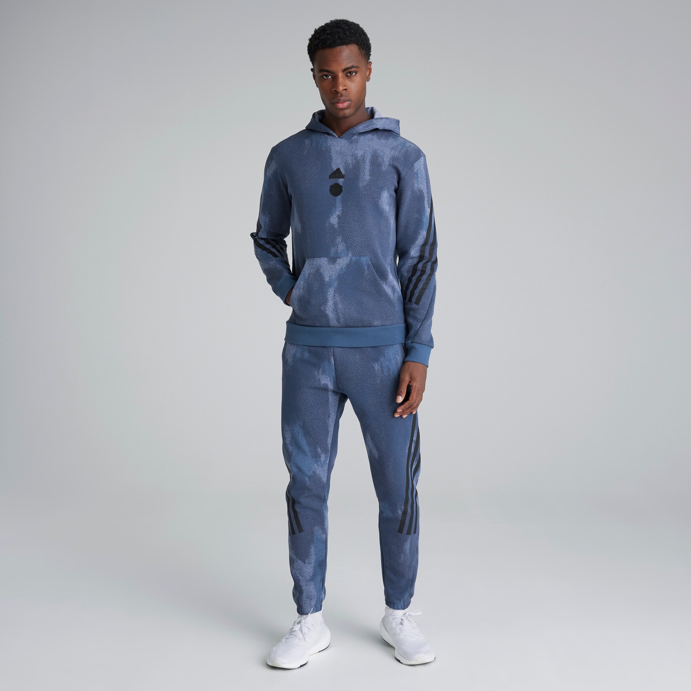 Manchester United x adidas Future Icons Graphic Hoodie Blue Détail [3-6]