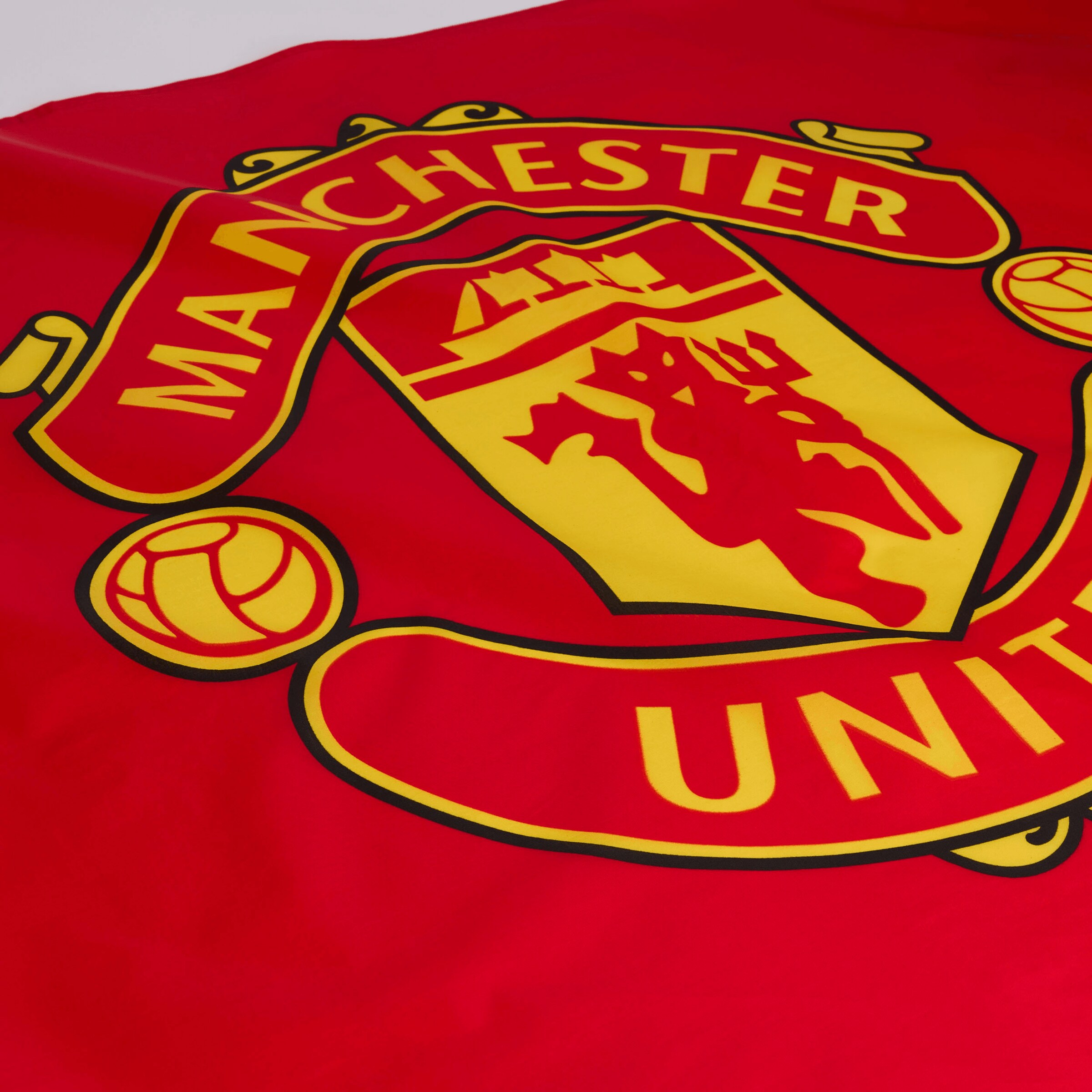 Manchester United Core Crest Flag Red Red Detail [2-4]