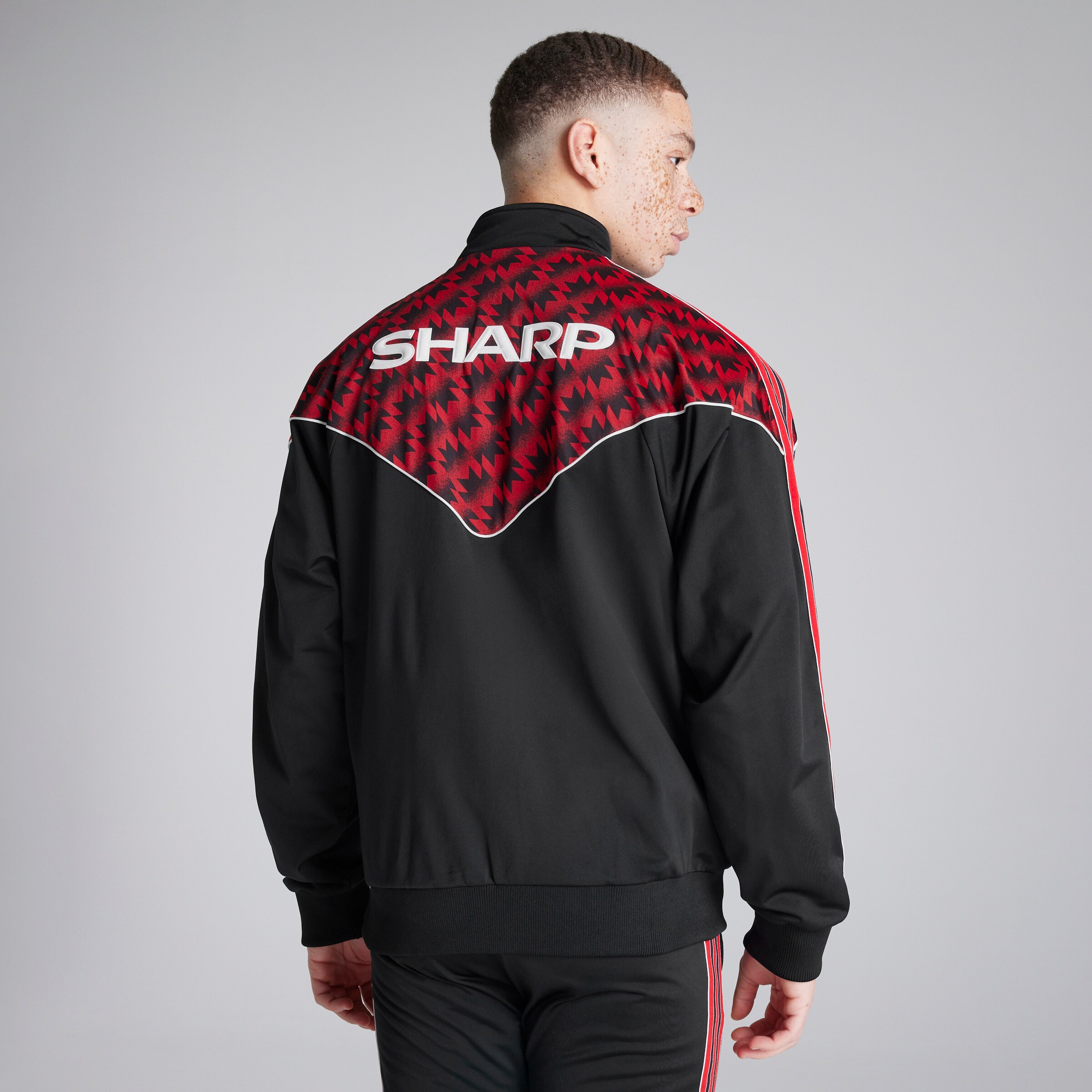 Manchester United x adidas Bring Back 1991 Track Top Black Black Detail [2-12]