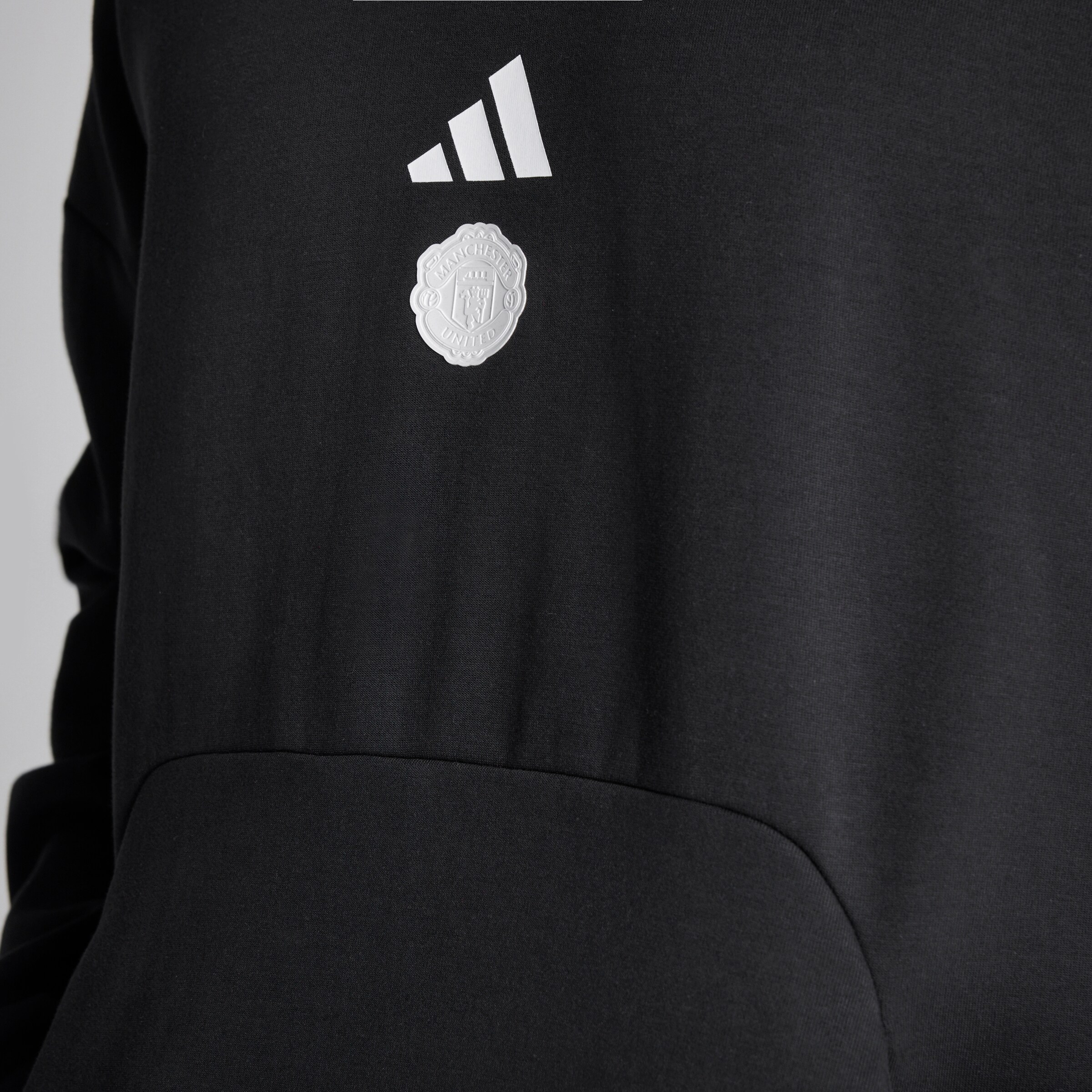 Manchester United x adidas Future Icons Hoodie Black Noir Détail [5-5]