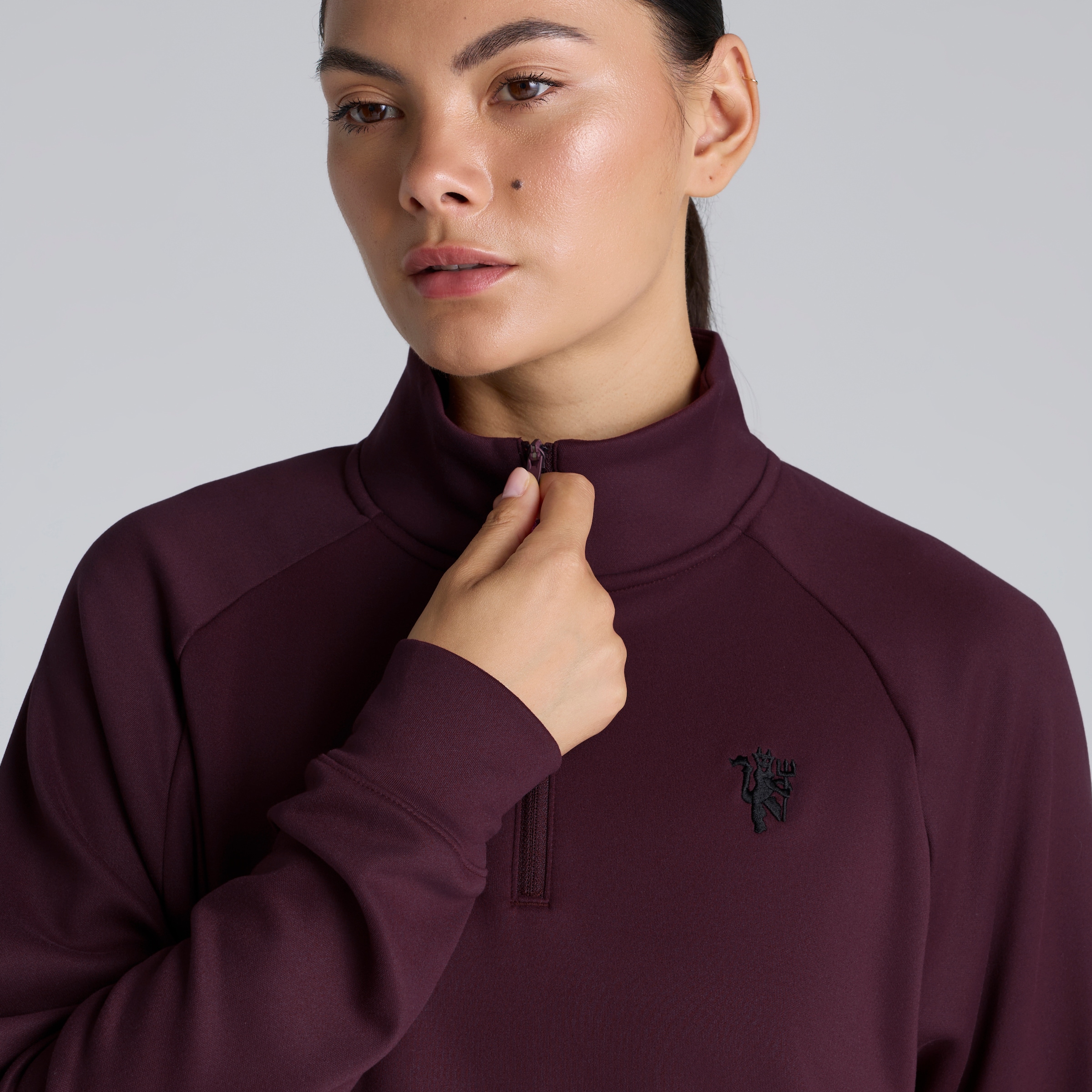 Manchester United x adidas Womens Golf Ultimate 365 Quarter-Zip Maroon Brown Detail [5-6]