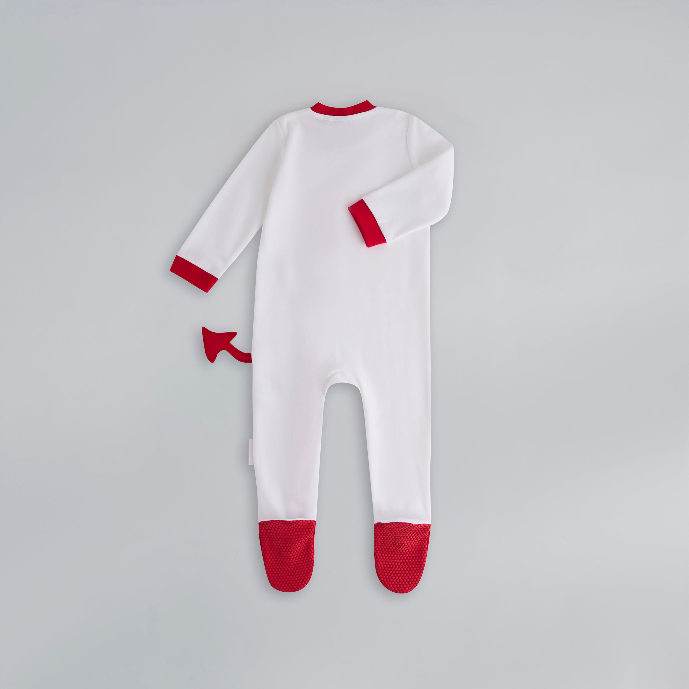 Manchester United Baby Little Devil Sleepsuit & Bib Set White Blanc Détail [2-4]