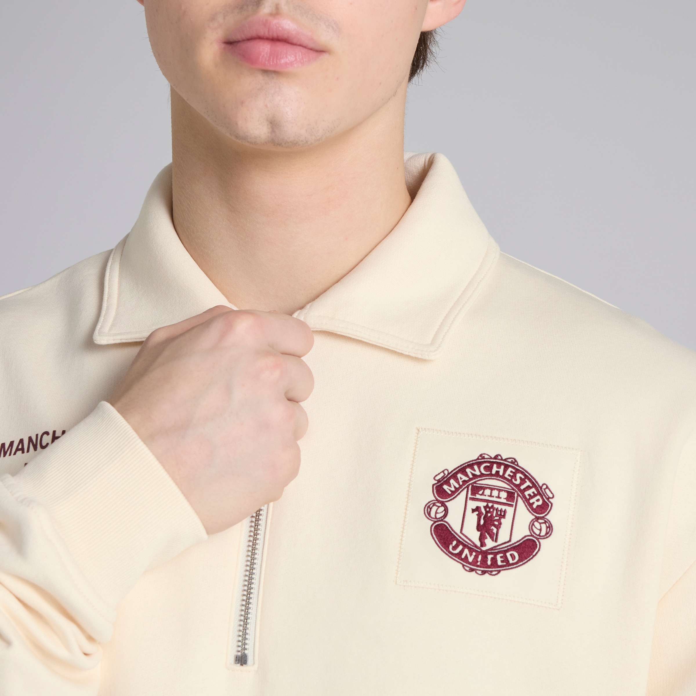 Manchester United Theatre of Dreams Quarter Zip Sweatshirt Cream Beige Detail [4-5]
