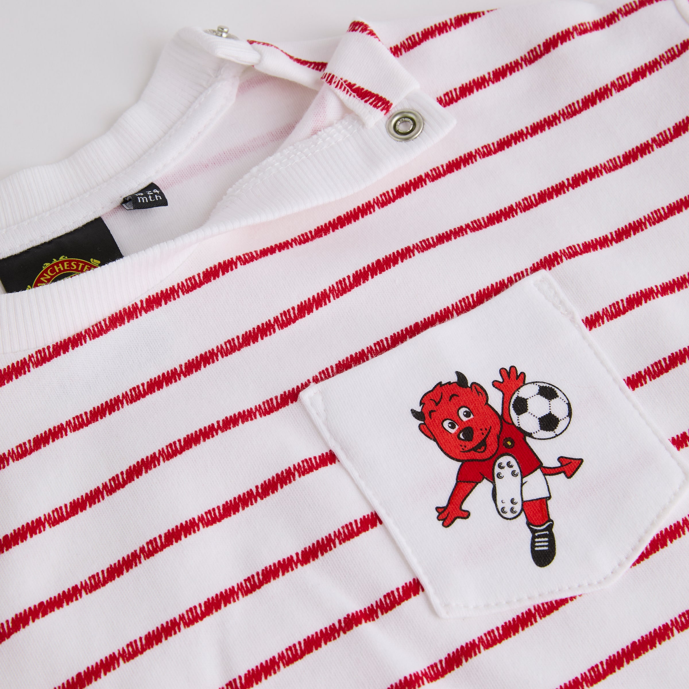 Manchester United Baby Stripe Fred Pocket T-Shirt & Pants Set Red Rouge Détail [3-4]