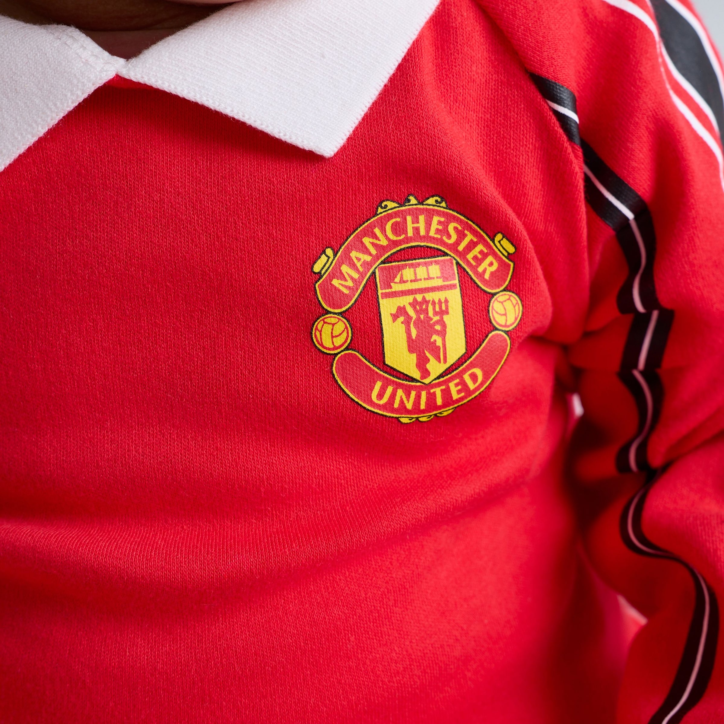 Manchester United Baby 1998/00 Retro Home Sleepsuit Red Red Detail [5-6]