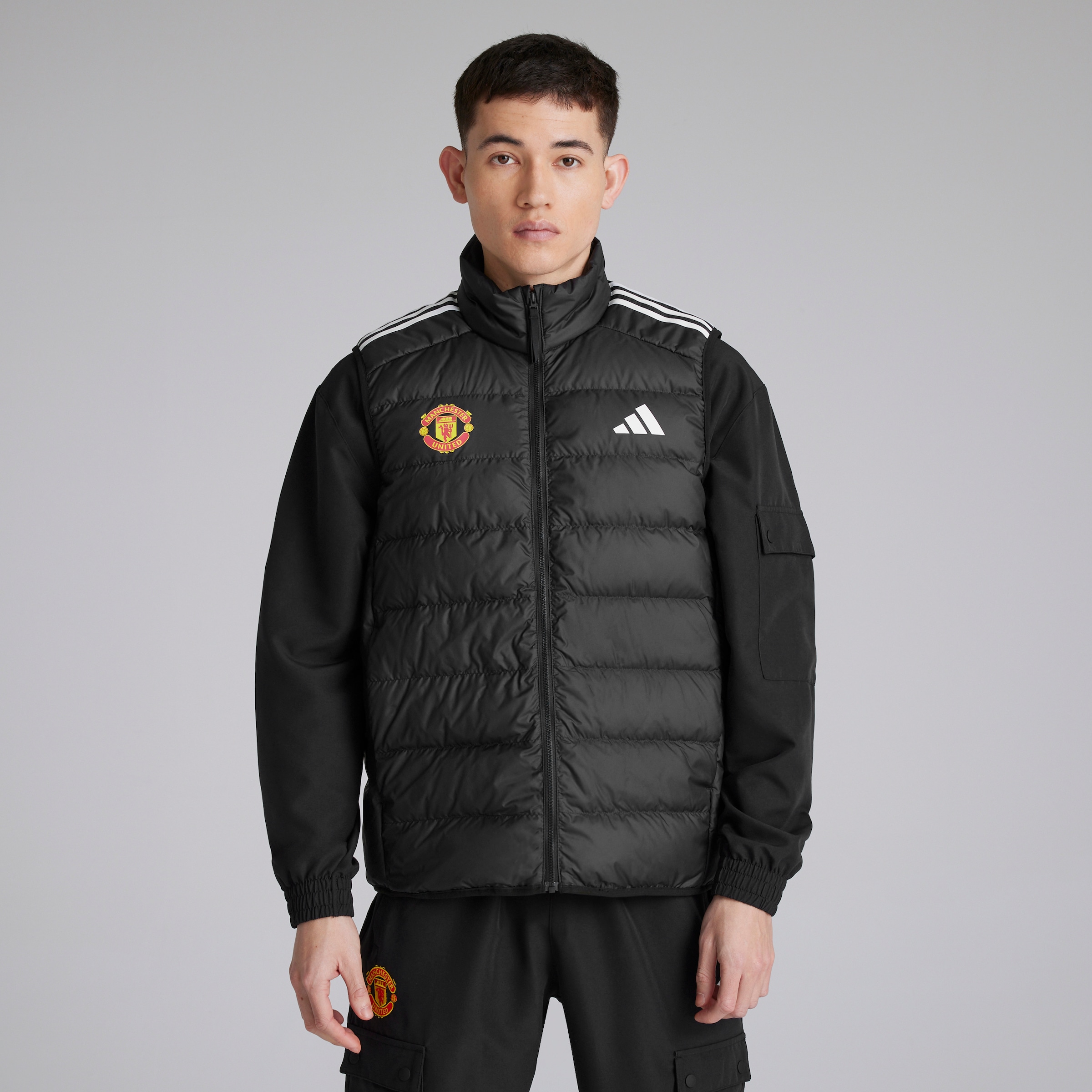Manchester United x adidas Essentials 3-Stripes Light Down Gilet Black Negro