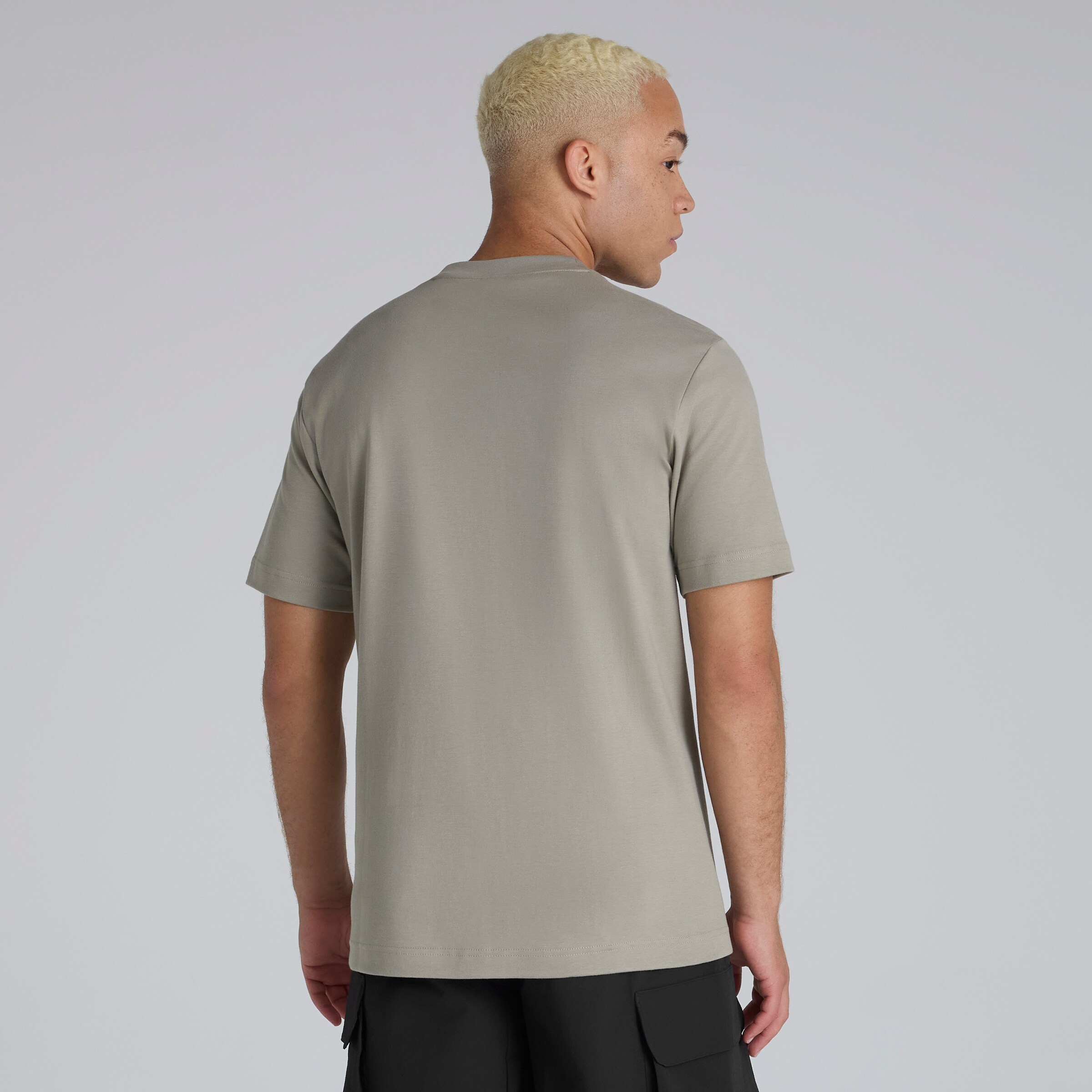 Manchester United x adidas City Escape T-Shirt Grey Gris Détail [2-4]