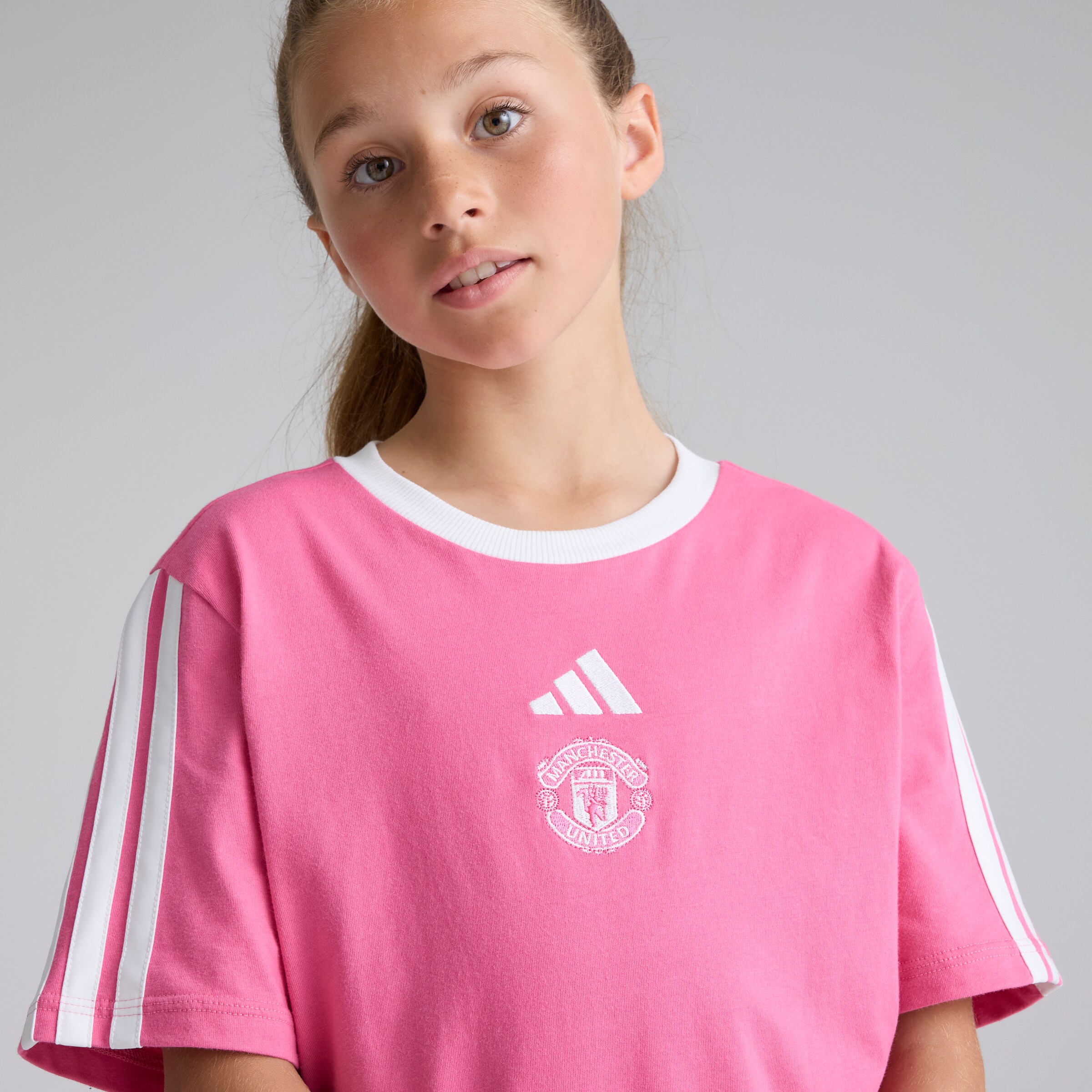 Manchester United x adidas Kids Essentials T-Shirt Pink Pink Detail [4-5]