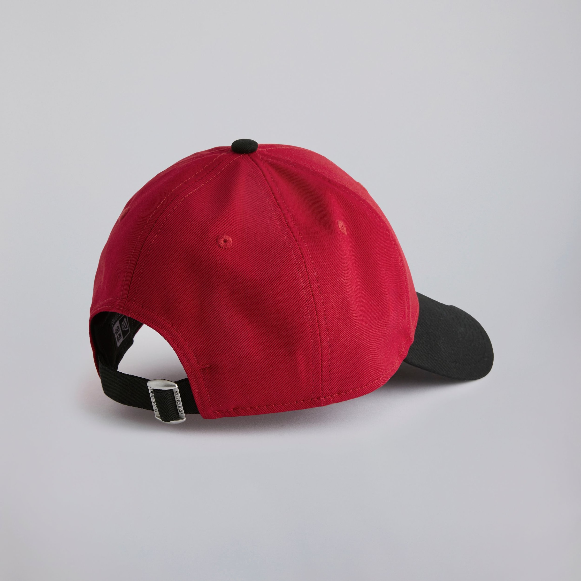 Manchester United x New Era Monogram 9Forty Contrast Cap Red Red Detail [4-5]
