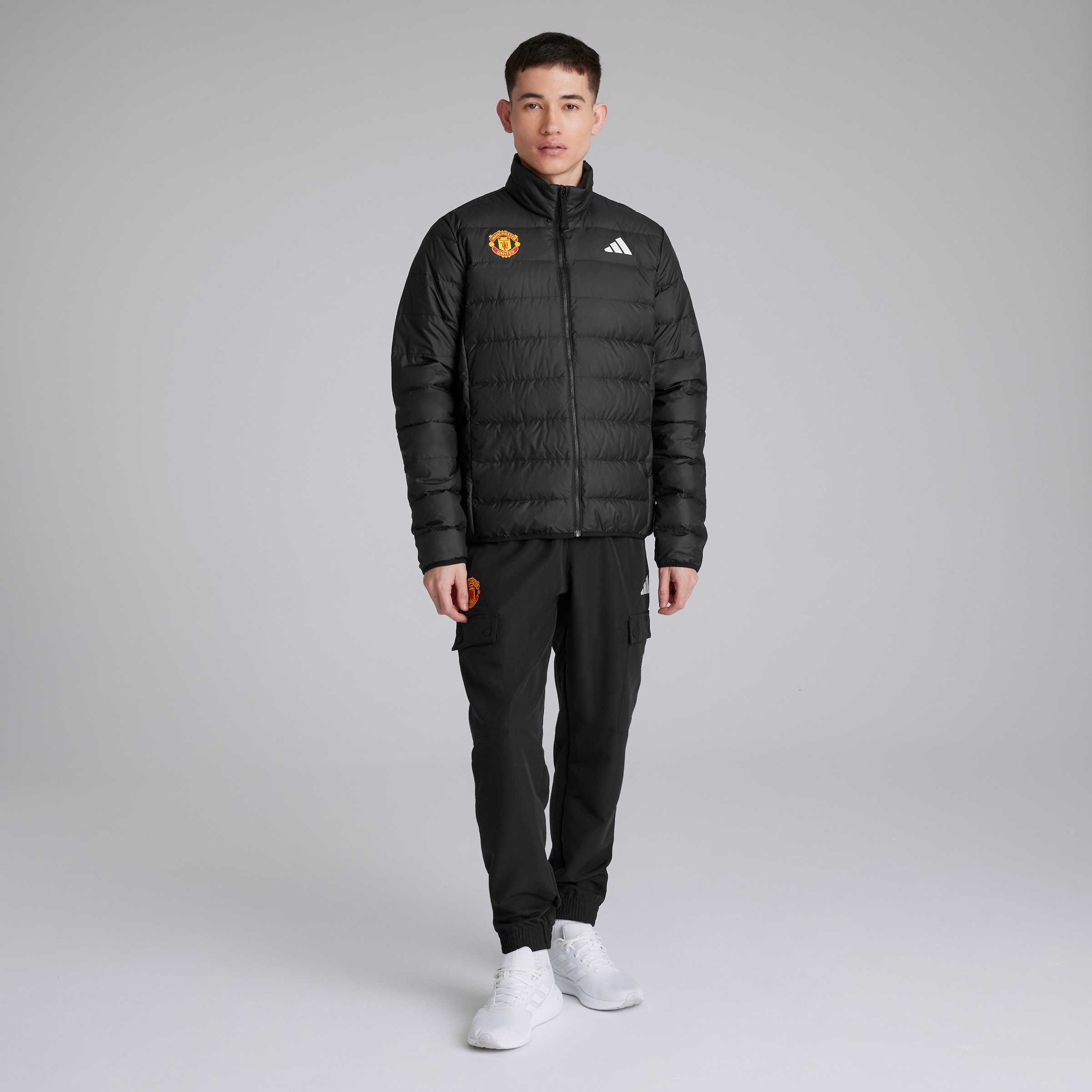Manchester United x adidas Essentials Light Down Jacket Black Noir Détail [3-5]