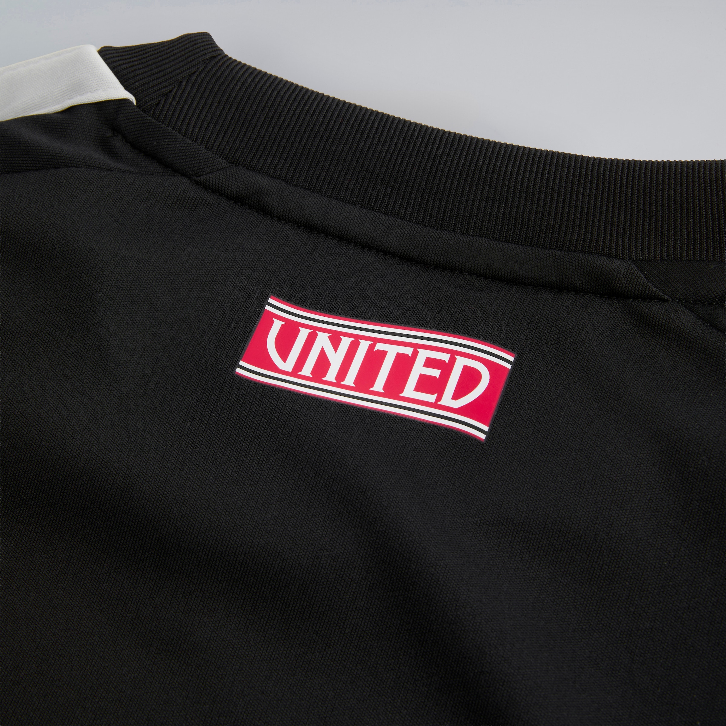 Manchester United Kids 26/27 Home Goalkeeper Mini Kit Black Noir Détail [3-5]