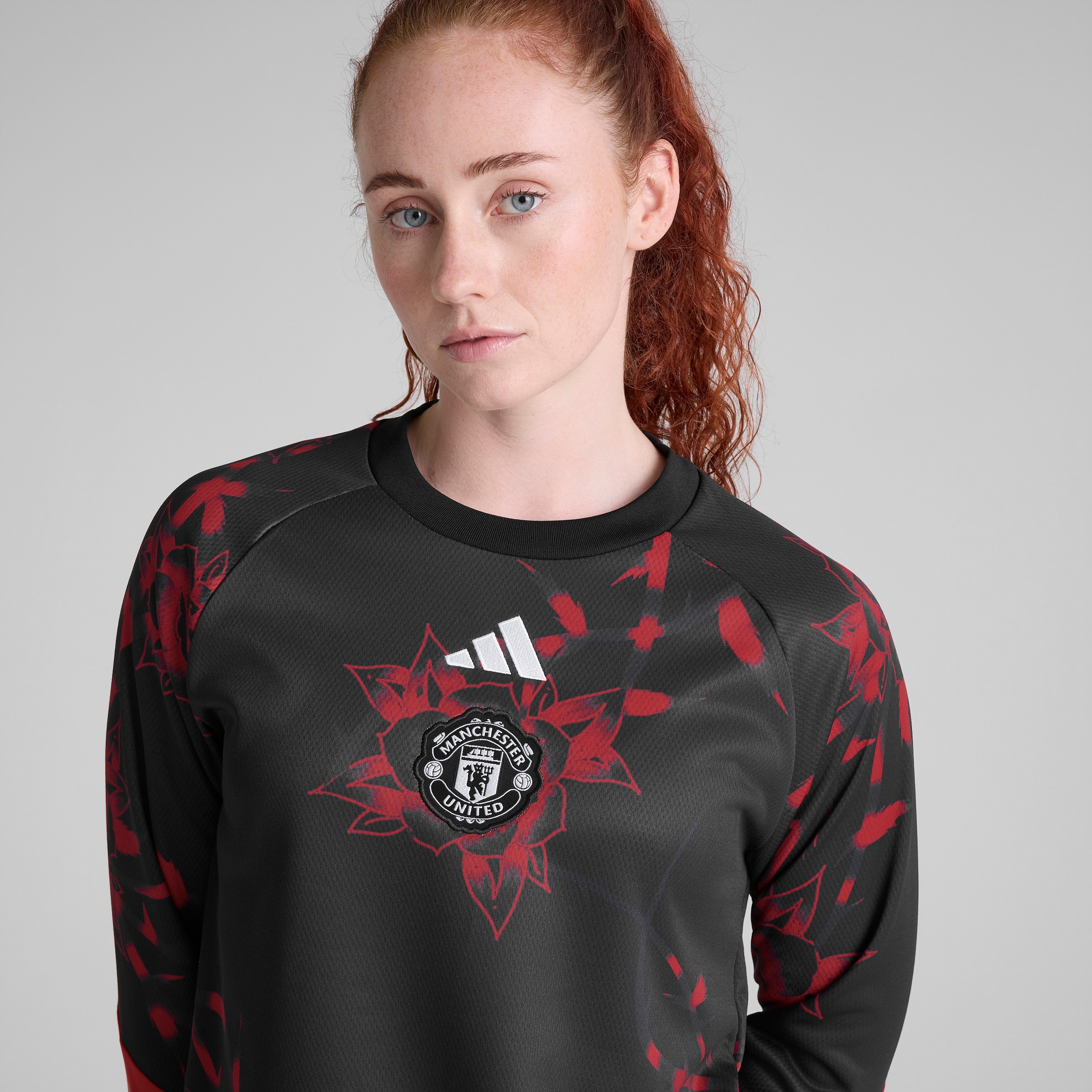 Manchester United Womens 26/27 Home Pre Match Warm Top Red Detail [4-5]