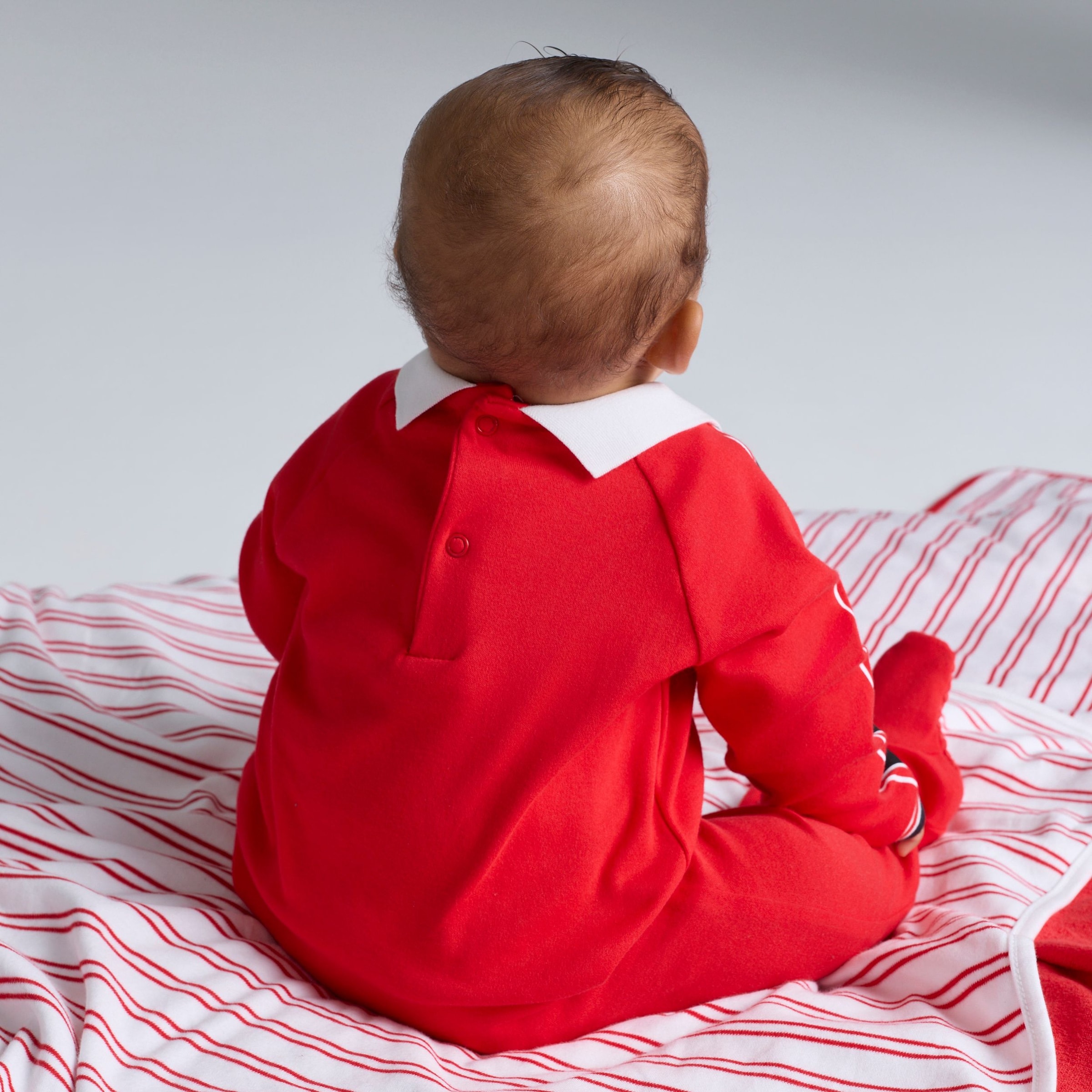 Manchester United Baby 1998/00 Retro Home Sleepsuit Red Red Detail [3-6]