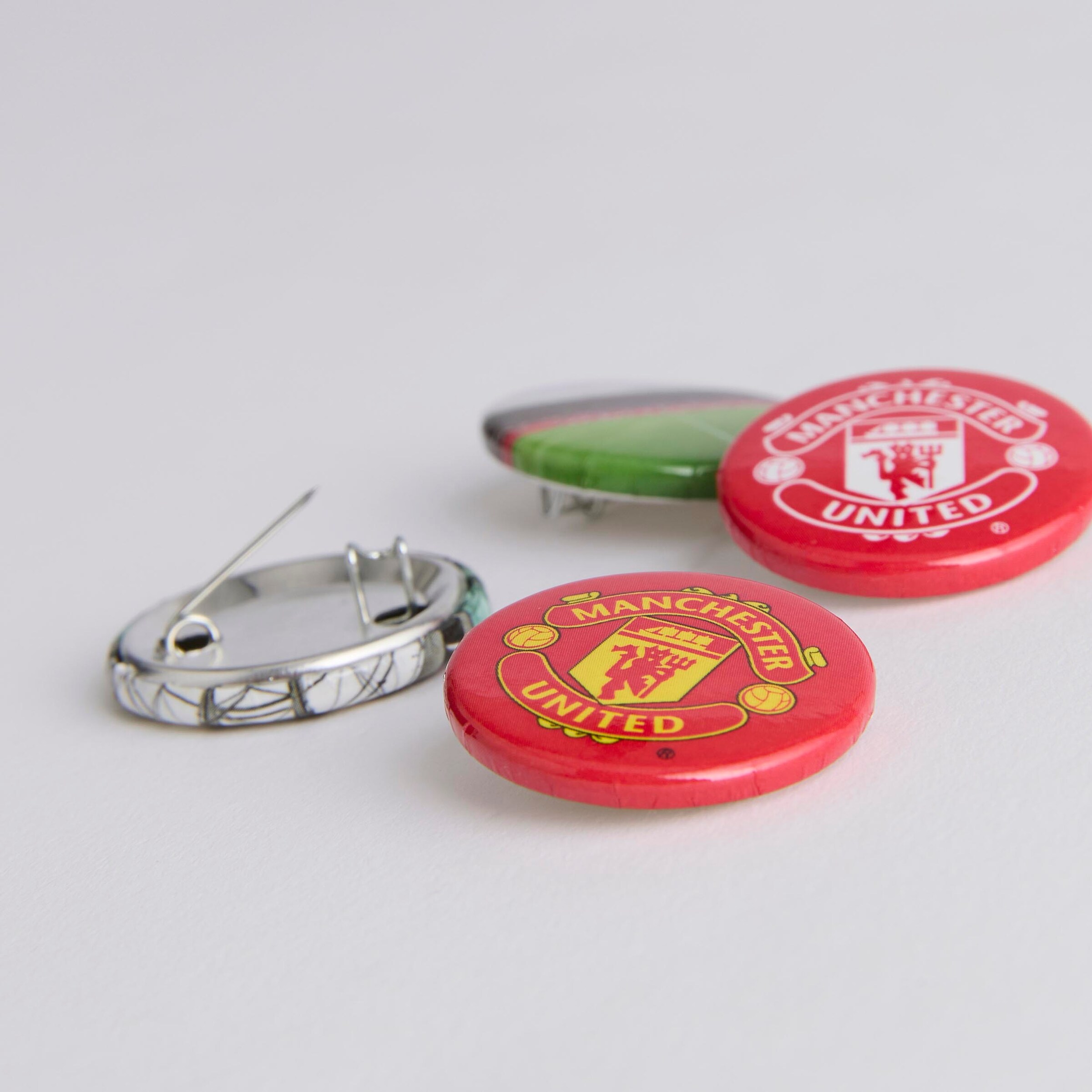 Manchester United Button Badge Set 4 Pack Multi 다색 세부 사항 [3-4]