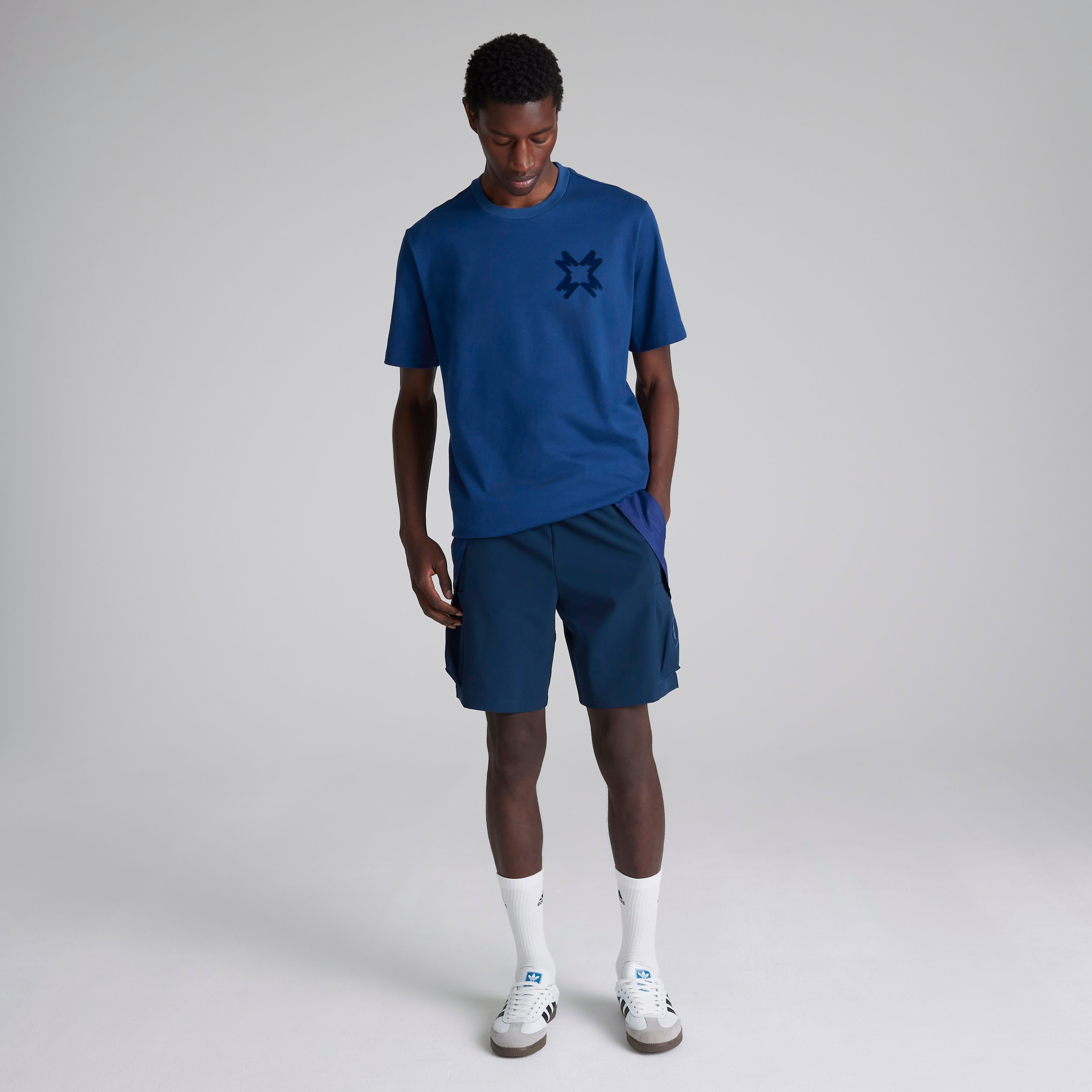 Manchester United x adidas Mens SZN Cargo Shorts Blue Bleu Détail [3-5]