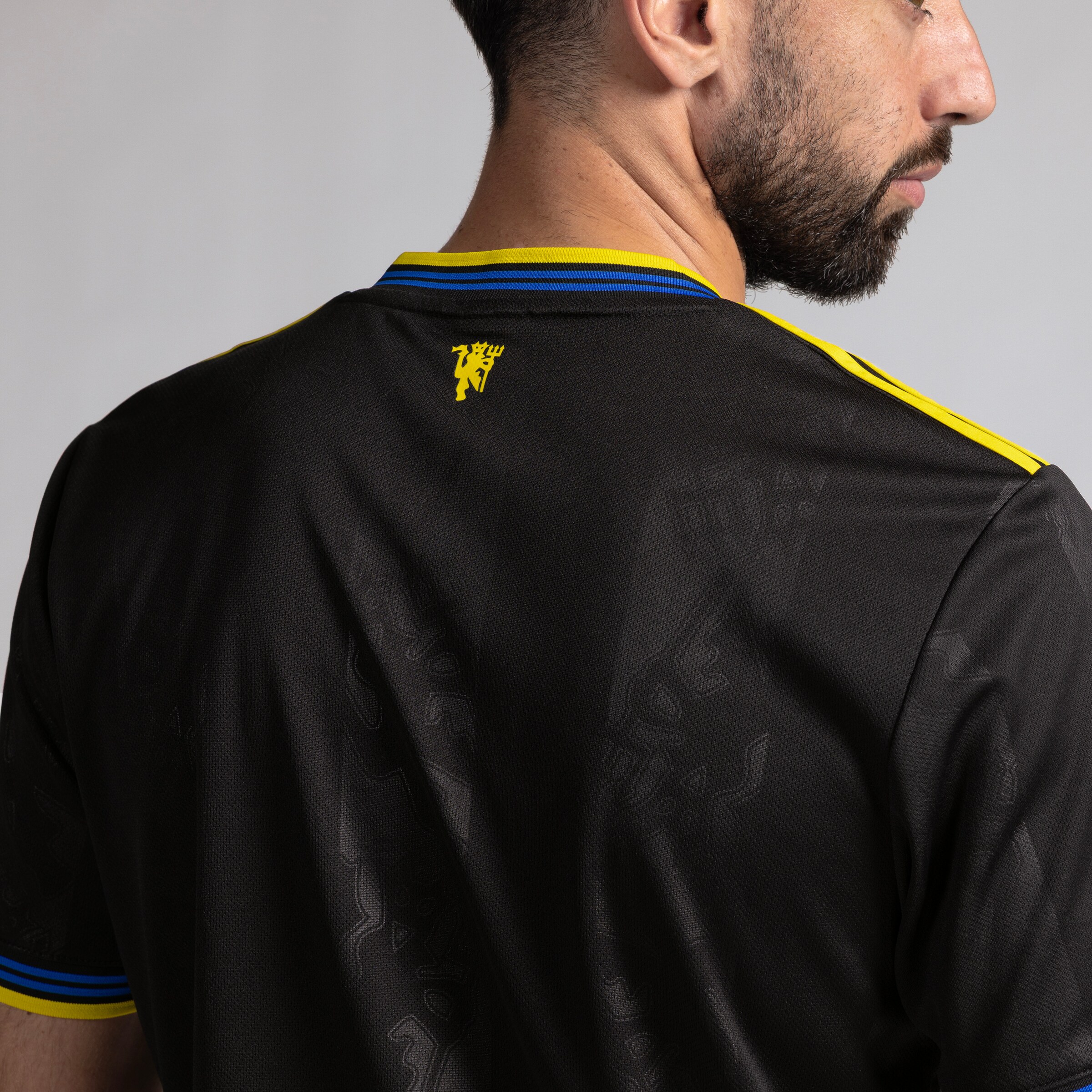 Manchester United 25/26 Third Jersey with Fernandes 8 EPL Printing & Badge Black Detail [5-5]