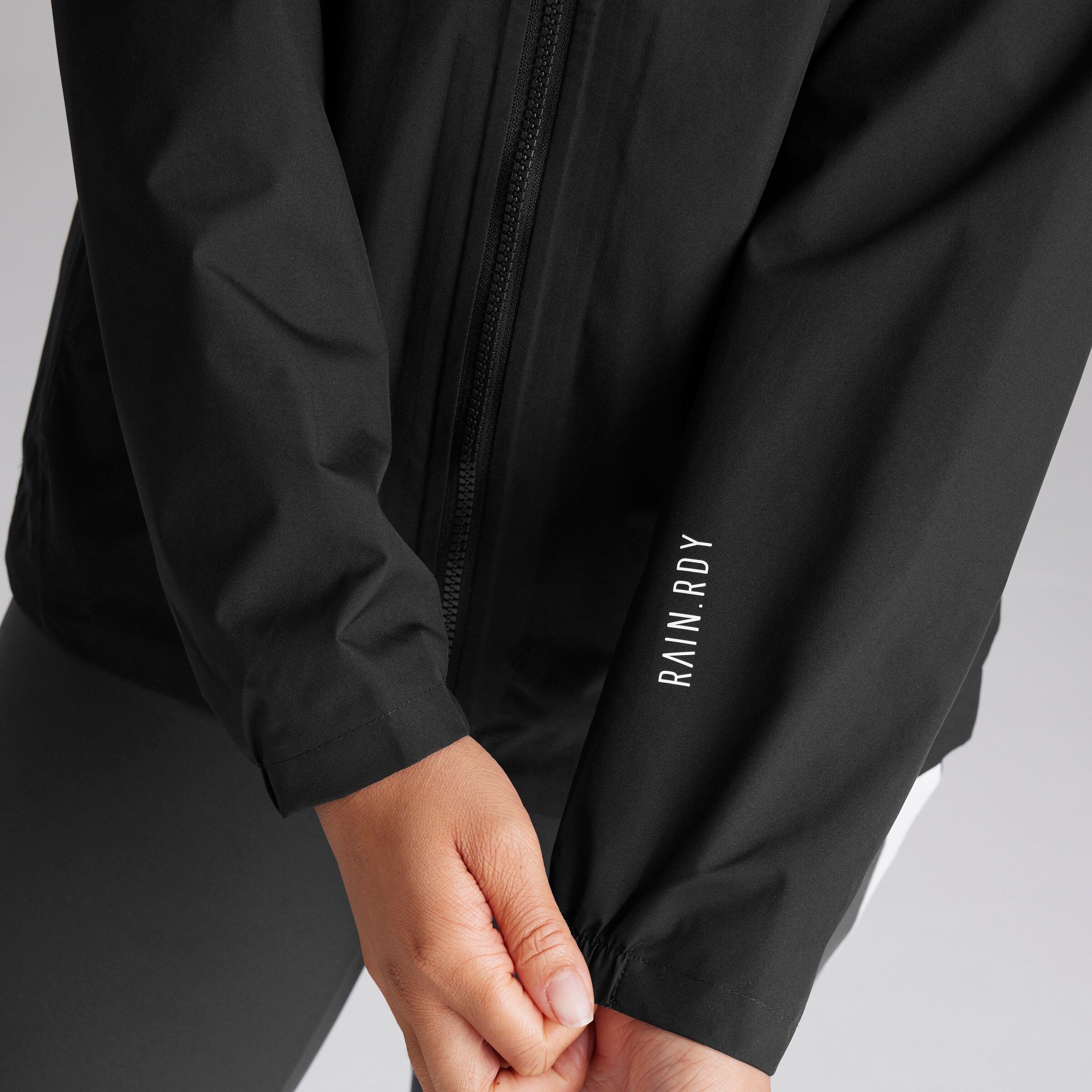 Manchester United x adidas Womens Terrex RAIN.RDY Jacket Black Black Detail [4-6]