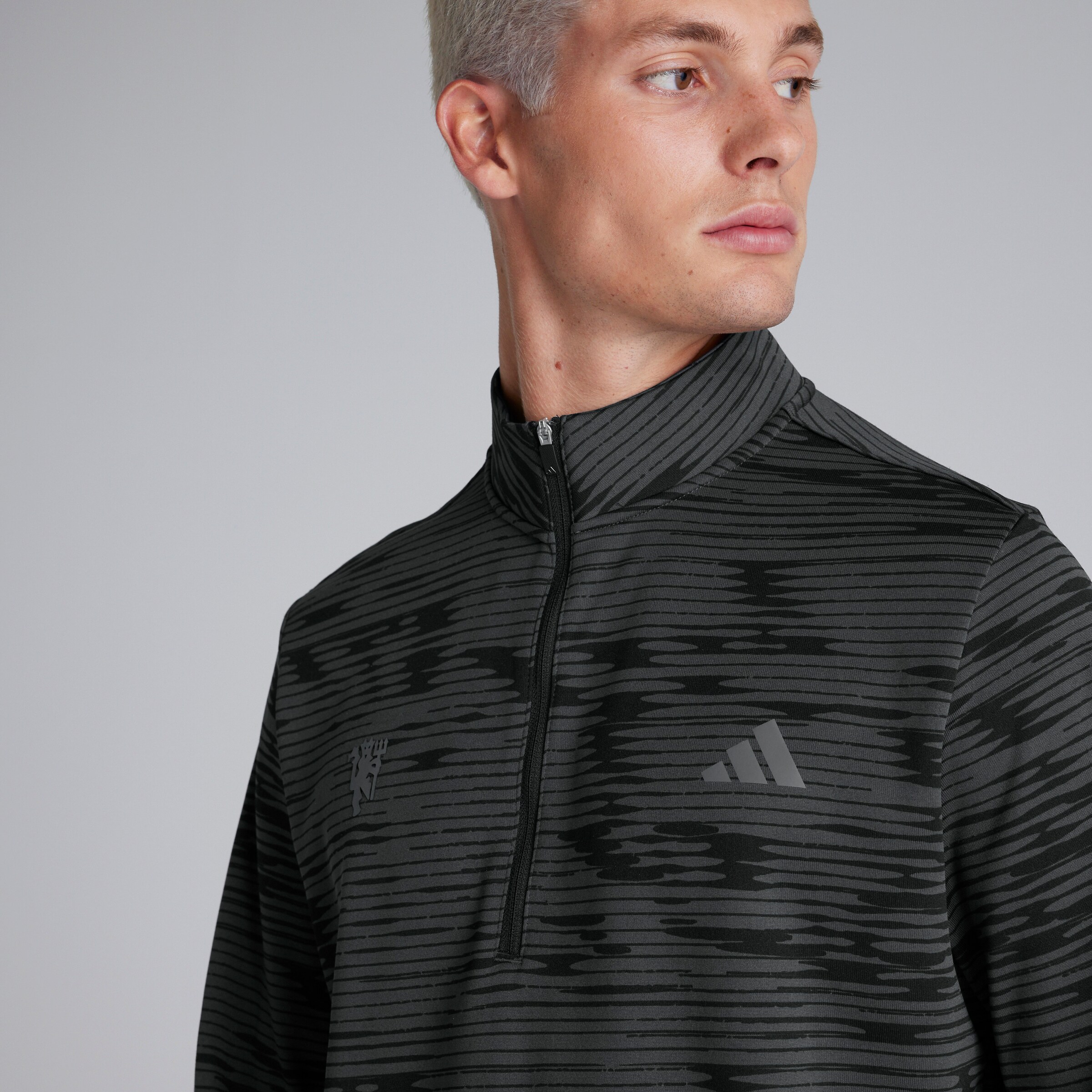 Manchester United x adidas Mens Golf Ultimate365 Linear Stripe 1/4 Zip Sweatshirt Grey Détail [4-5]