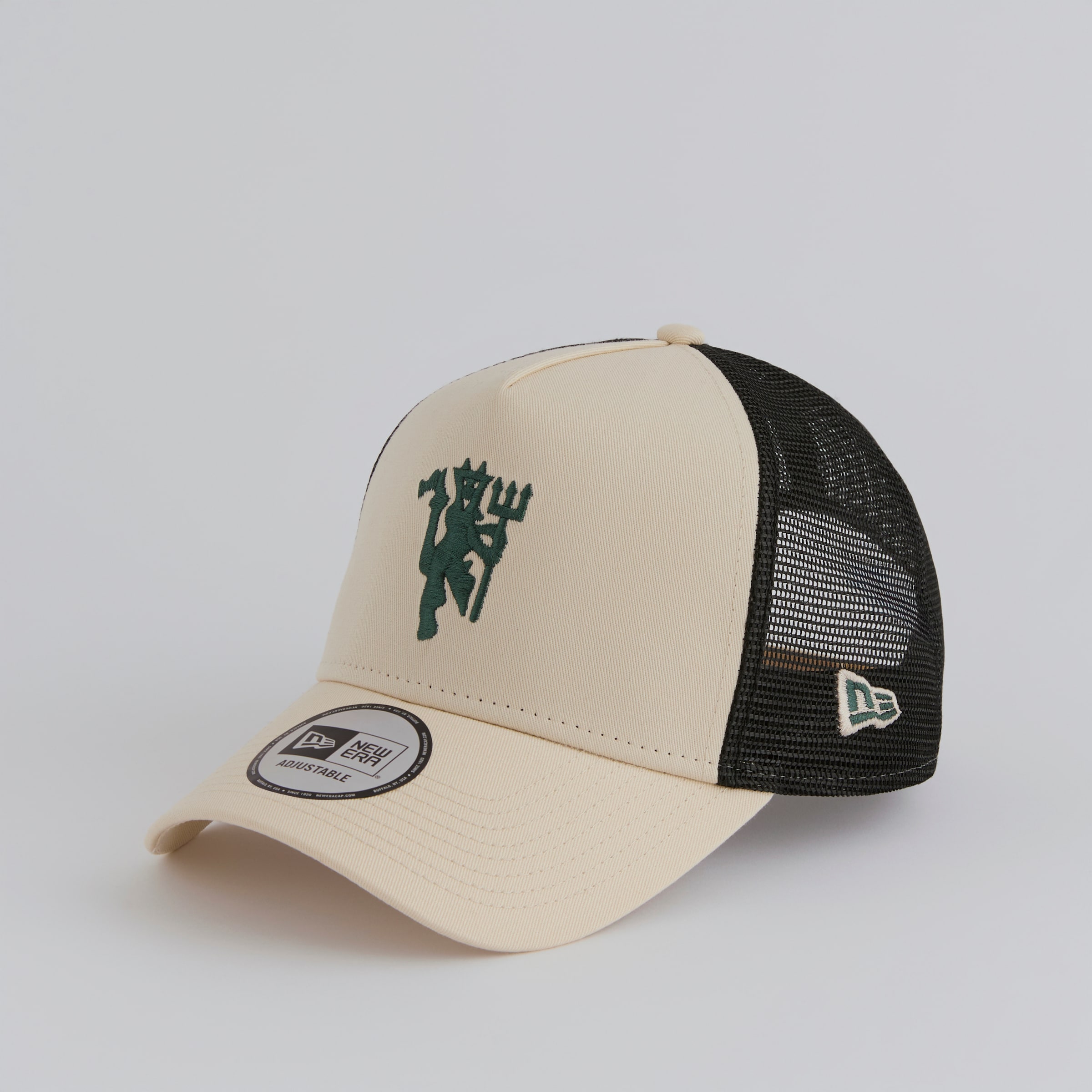 Manchester United x New Era Devil Trucker Cap Cream Beige Detail [3-5]