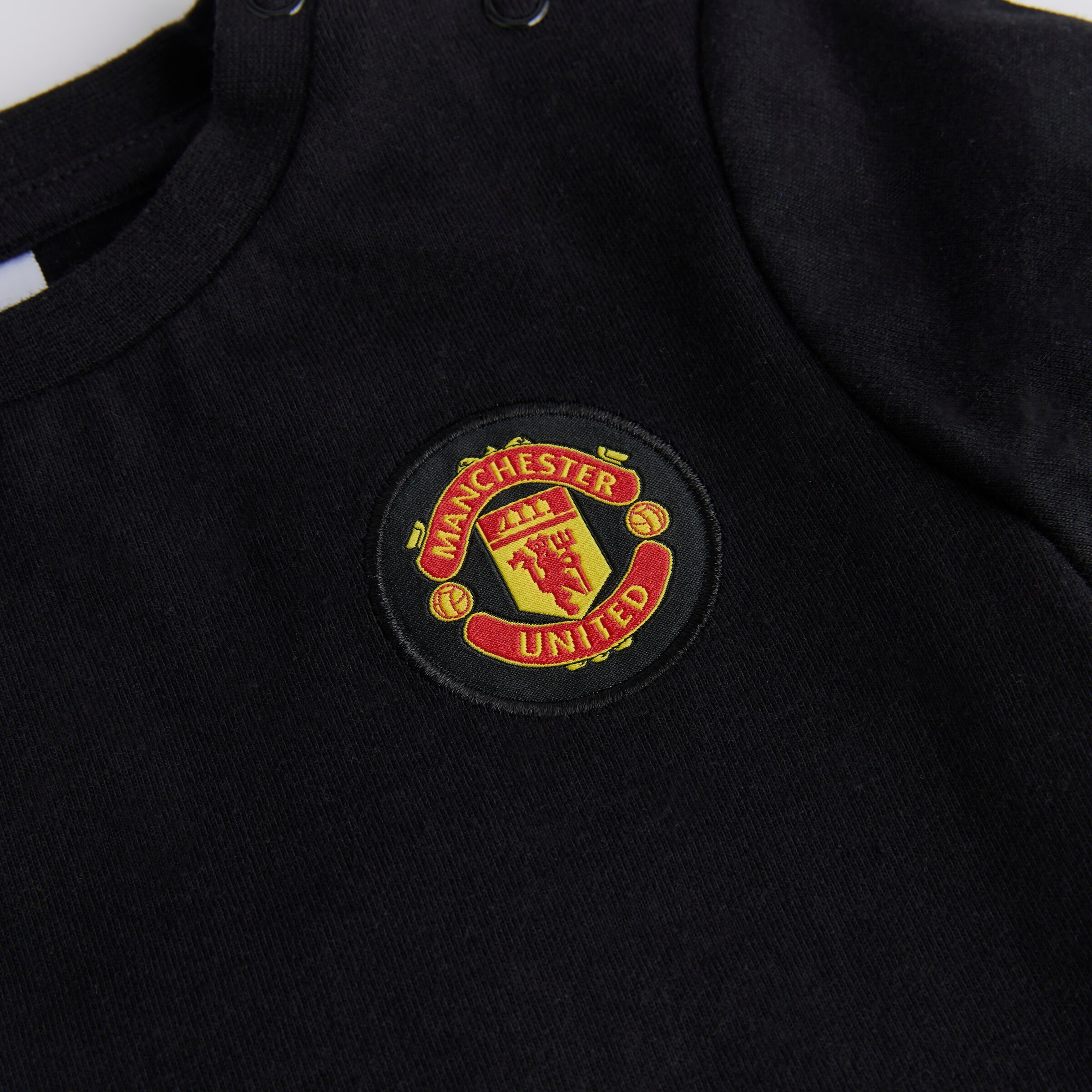Manchester United Baby Crest T-Shirt Black Black Detail [3-4]