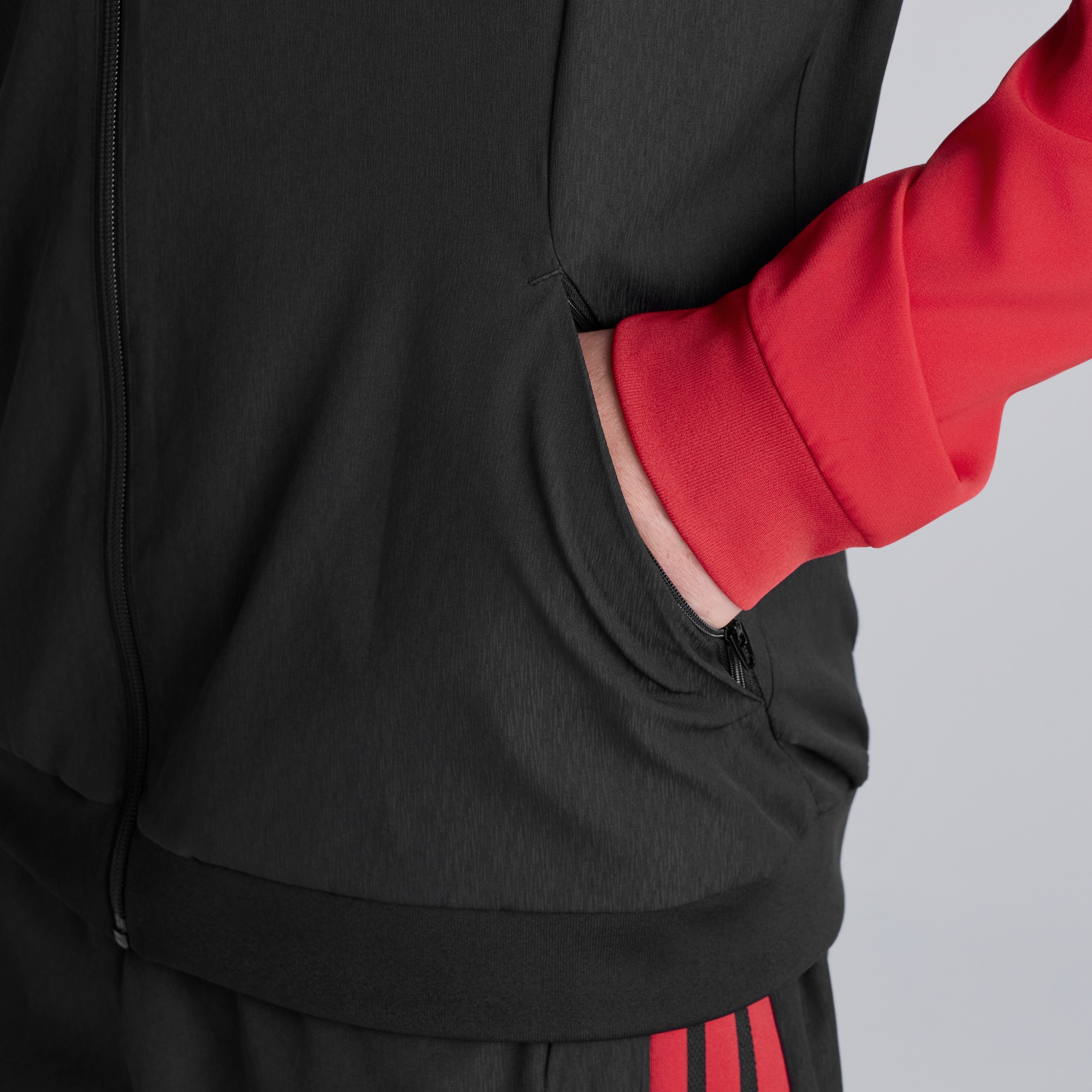Manchester United 26/27 Training Tiro Presentation Jacket Black Black Detail [4-6]