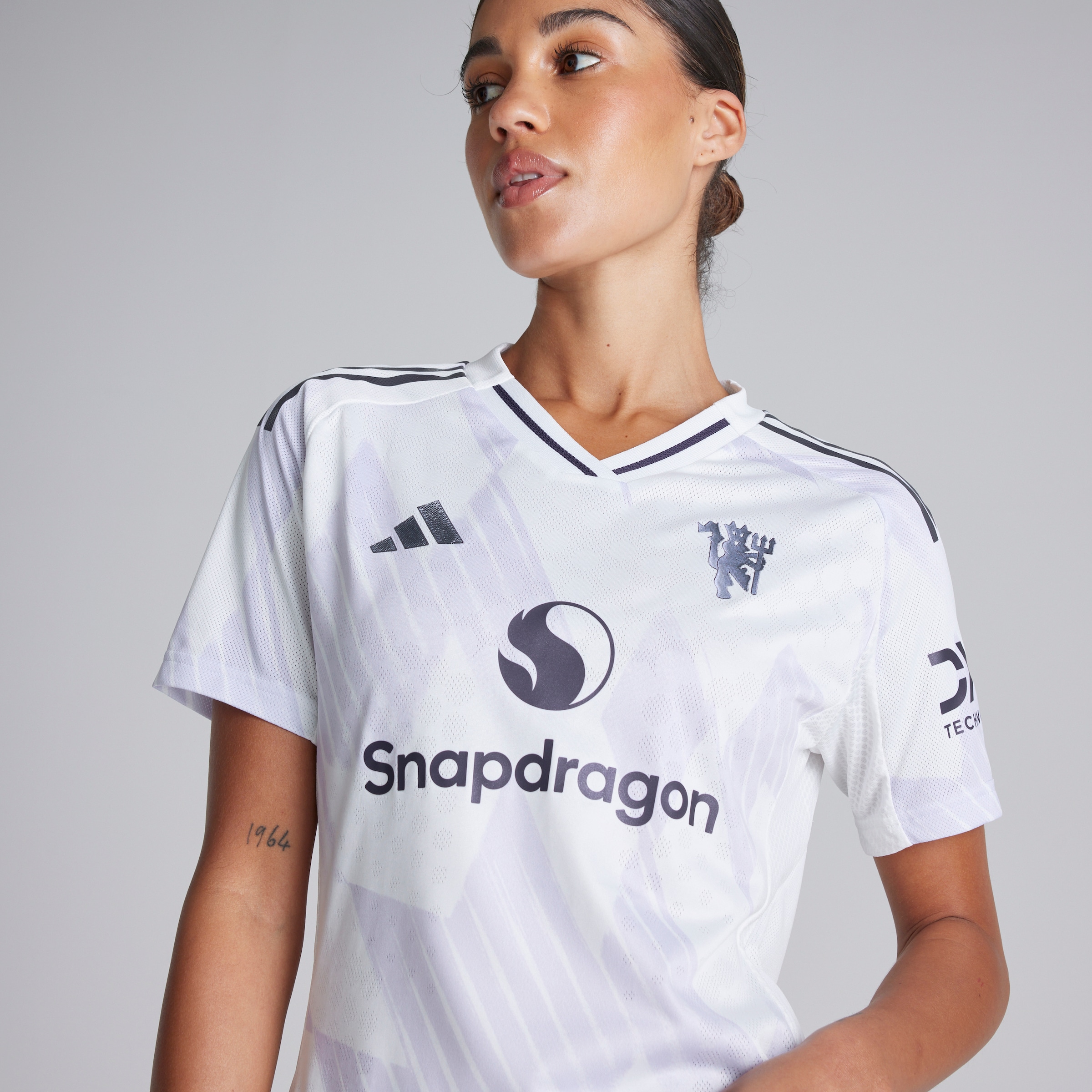 Manchester United Womens 25/26 Away Authentic Jersey White Detail [5-6]