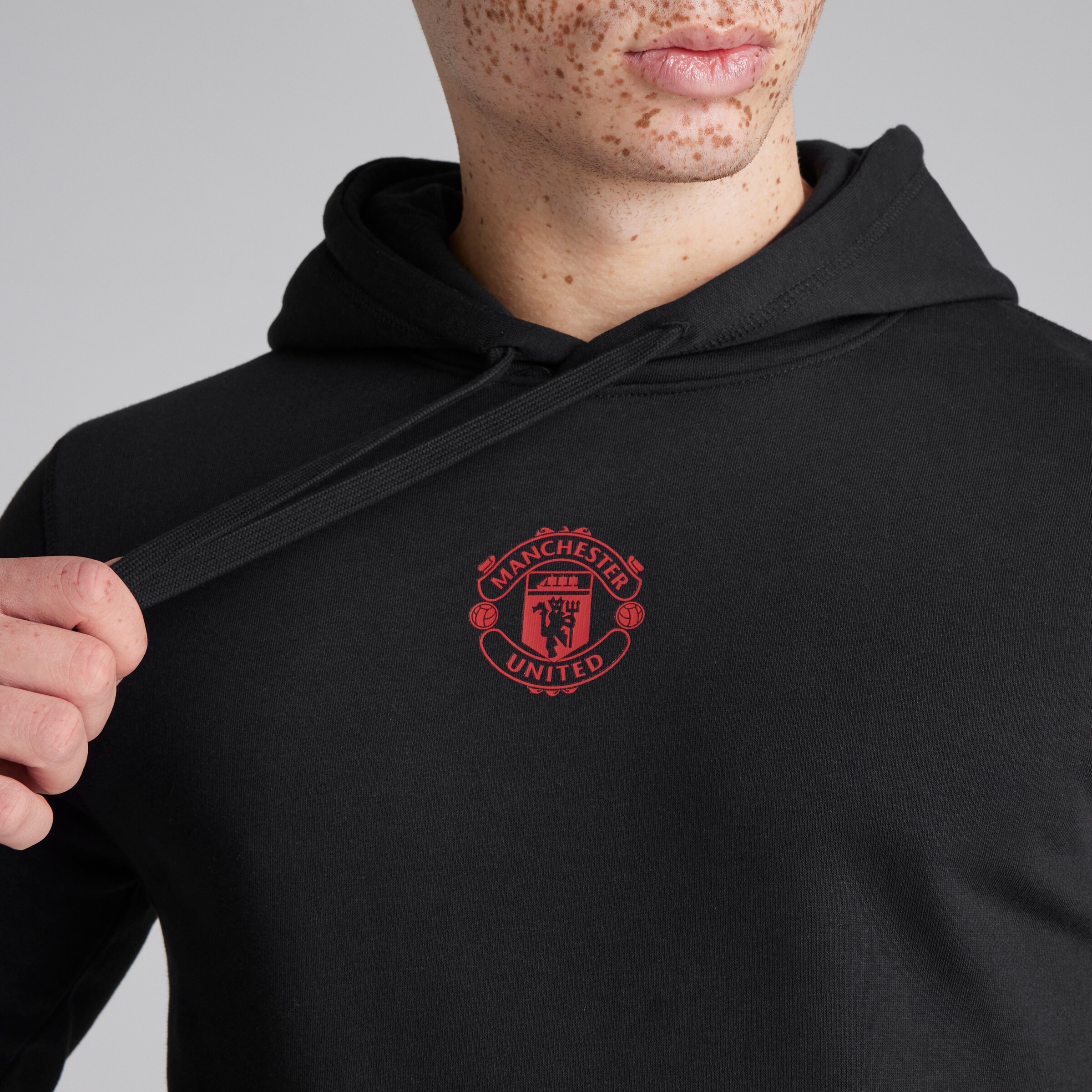 Manchester United The Impossible Dream Hoodie Black Noir Détail [4-5]